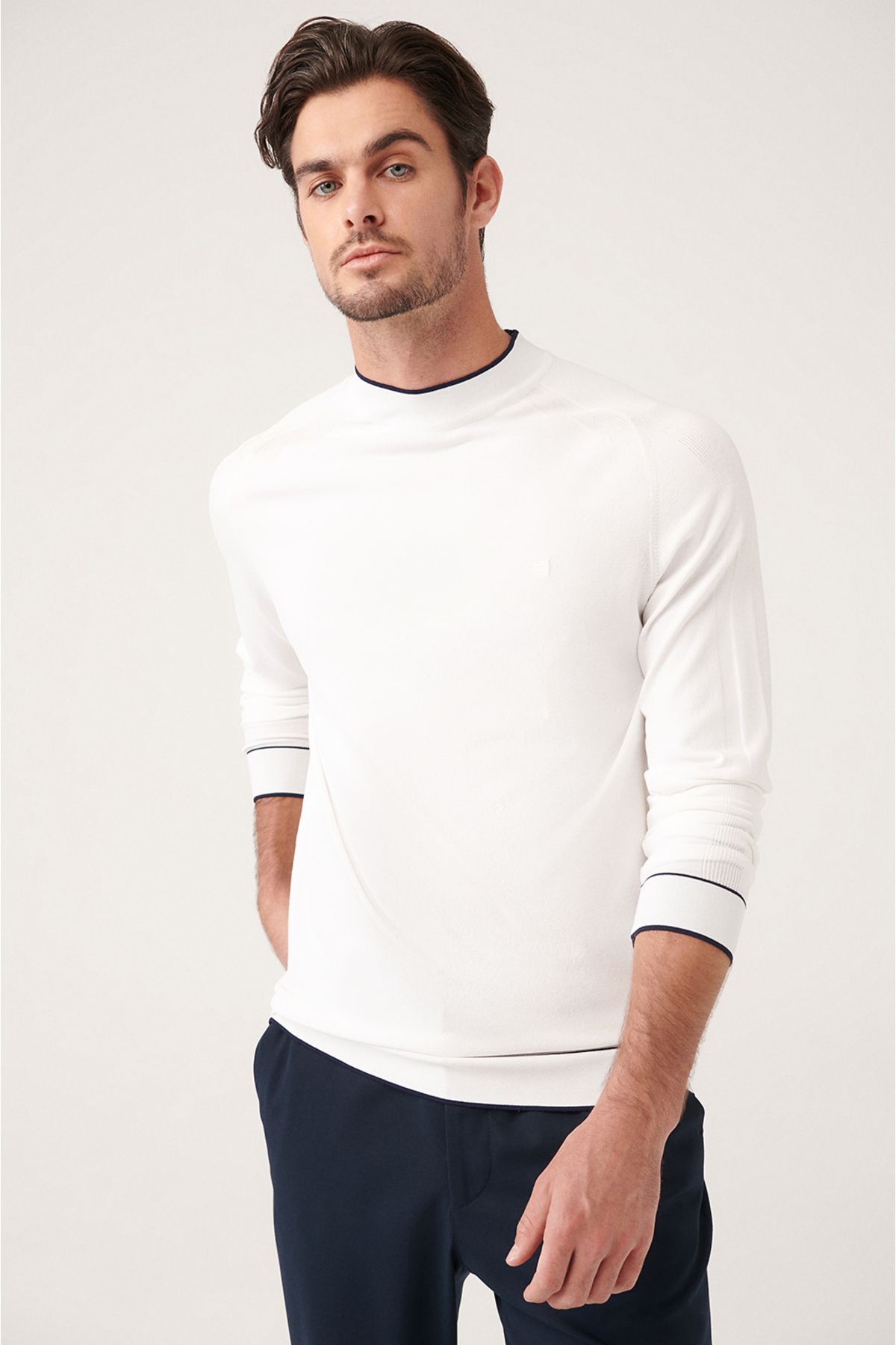 Avva-Men's White Crew Neck Cool Rayon Knitwear Sweater A31Y5001 4