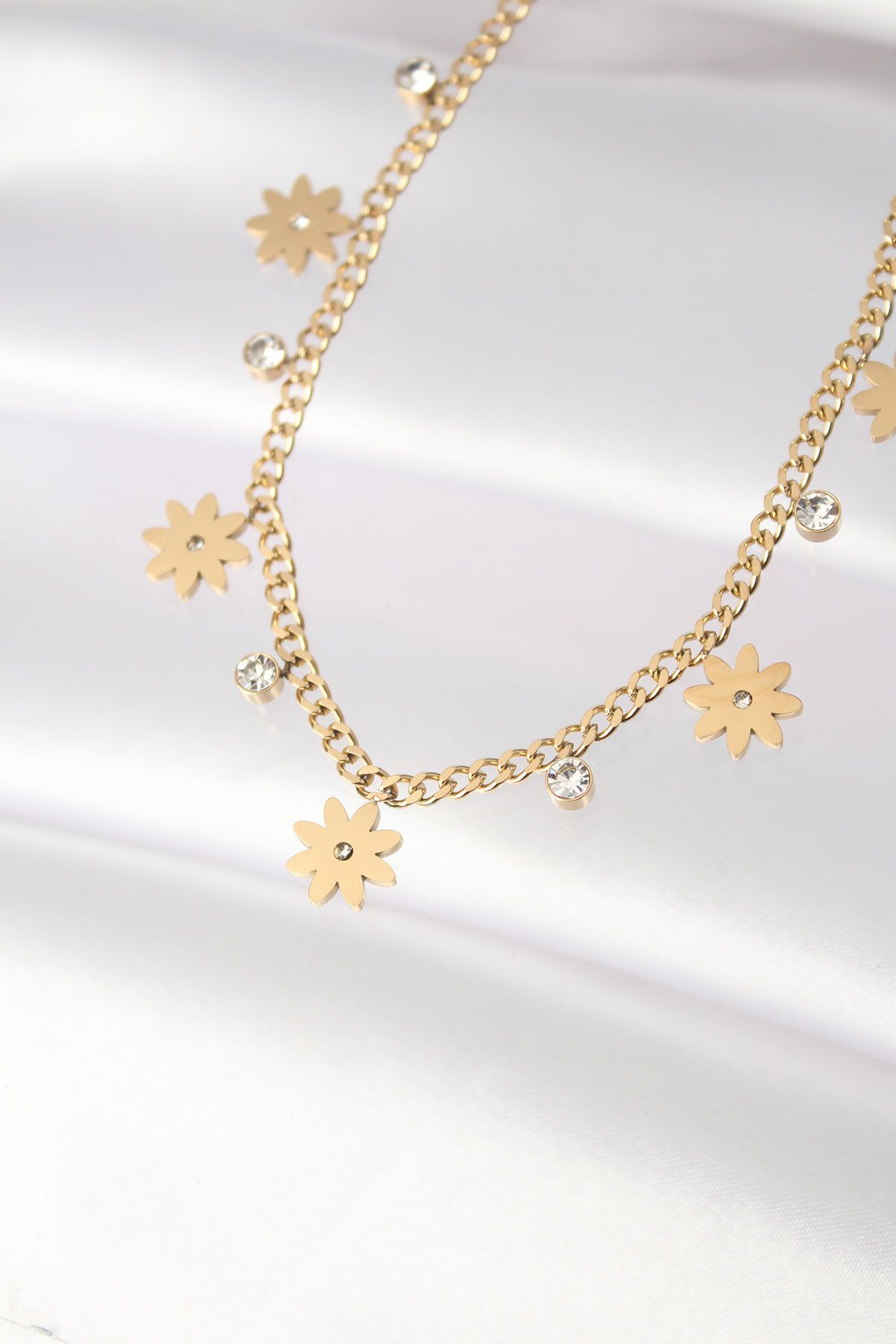 Tekno Yuva 316L Çelik Taşlı Gold Renk Çoklu Çiçek Kolye