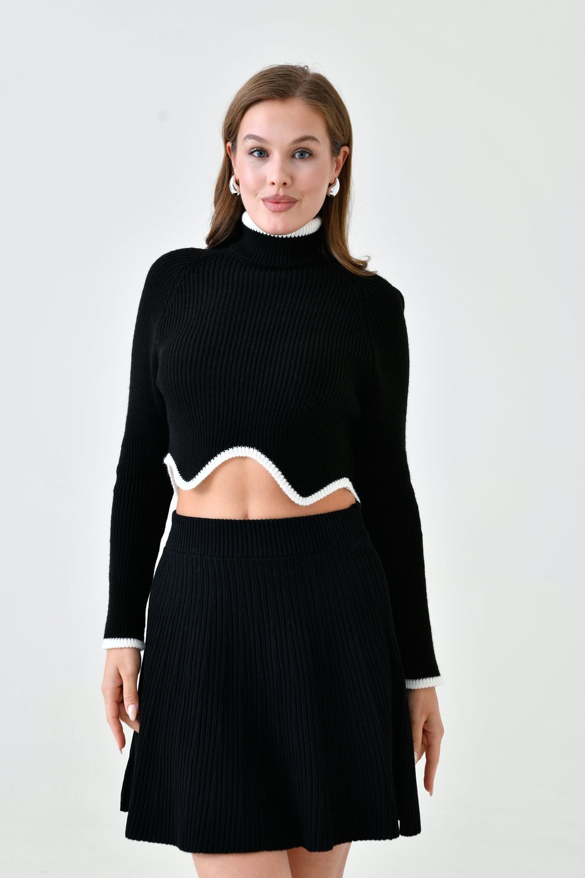 bayansepeti-Asymmetrisch geschnittener Rollkragenpullover mit langen Ärmeln, schwarzer kurzer Strickpullover 137 6