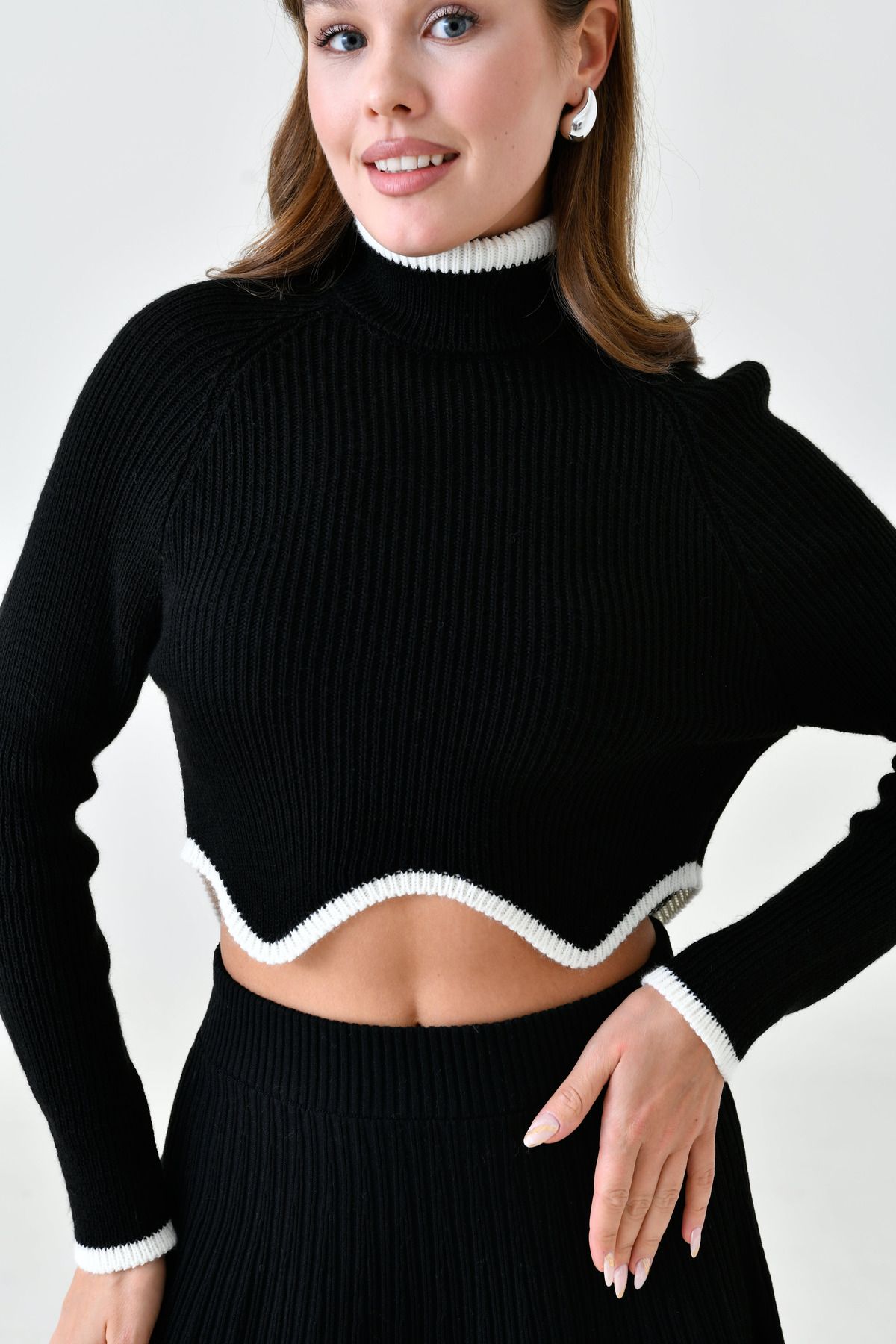 bayansepeti-Asymmetrisch geschnittener Rollkragenpullover mit langen Ärmeln, schwarzer kurzer Strickpullover 137 2