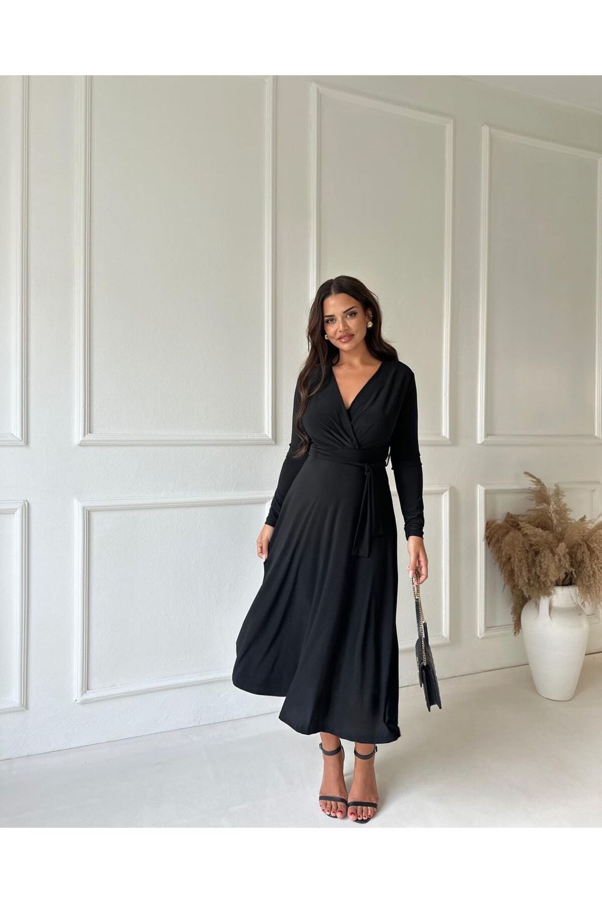 robe élégante en crêpe de longueur moyenne avec ceinture pour femmes