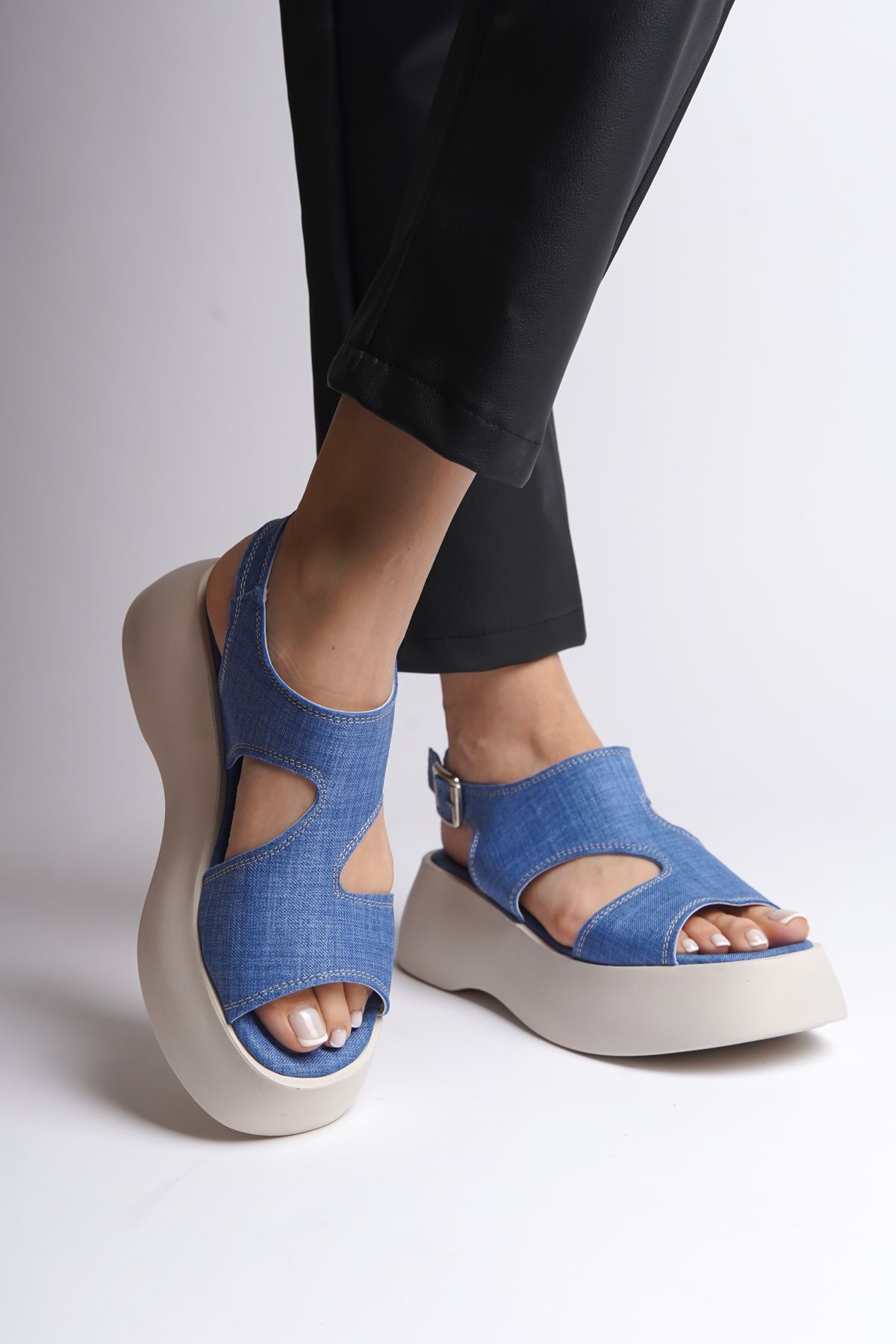 صندل آبی زنانه های پاشنه بلند اورجینال Capone Outfitters
