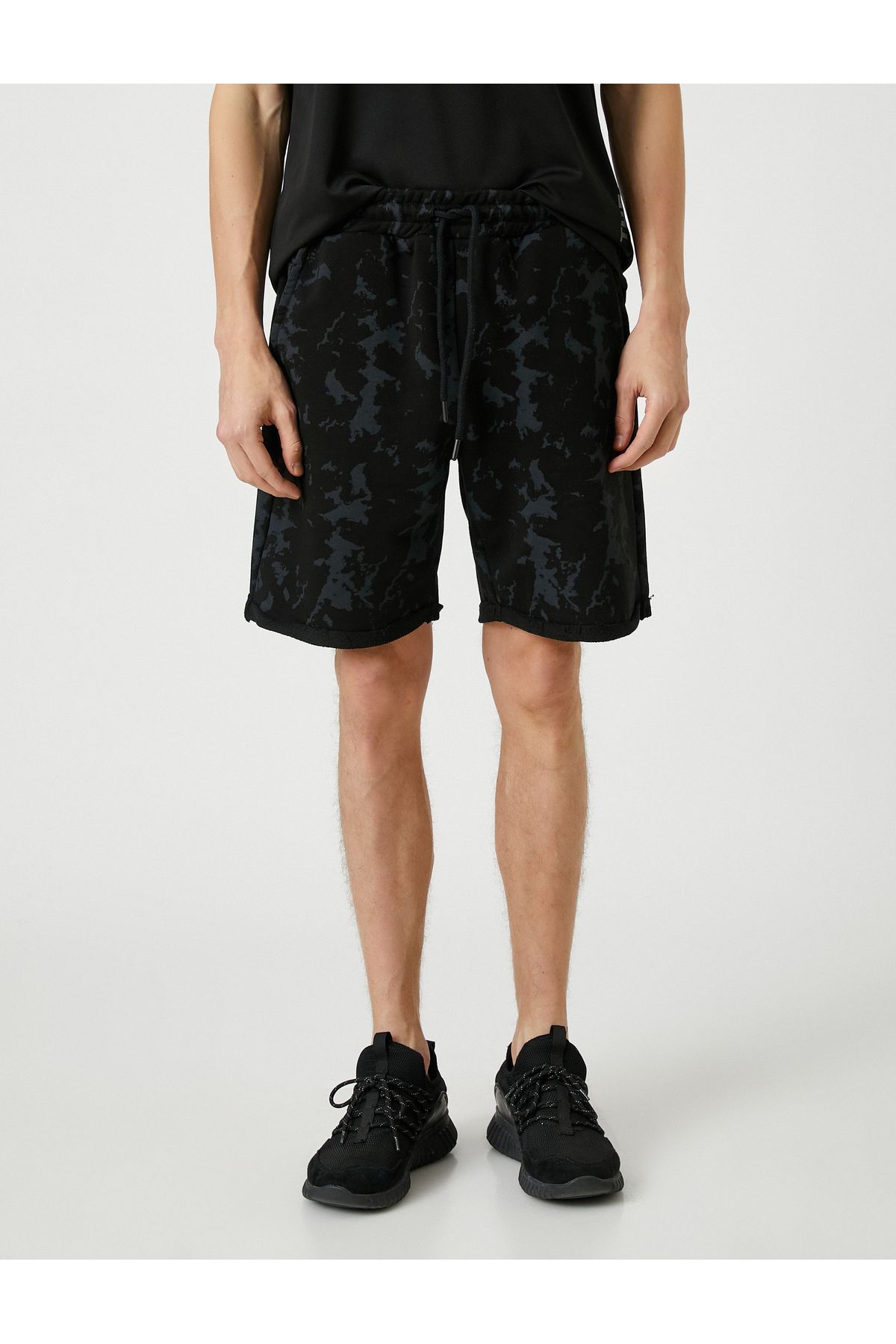 Koton-Baumwoll-Shorts mit Camouflage-Print – Schnürung, Taille und Tasche 3
