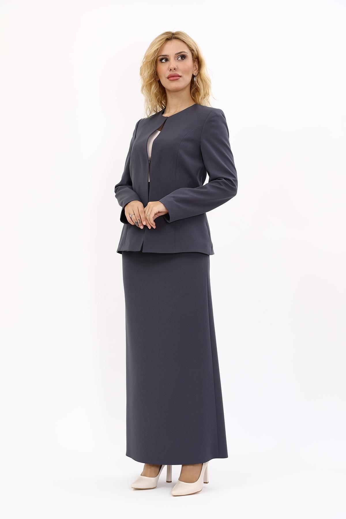 ÖNDER ÖZSOY-Set de haine lungi și fuste creion cu guler oval de culoare afumată 2