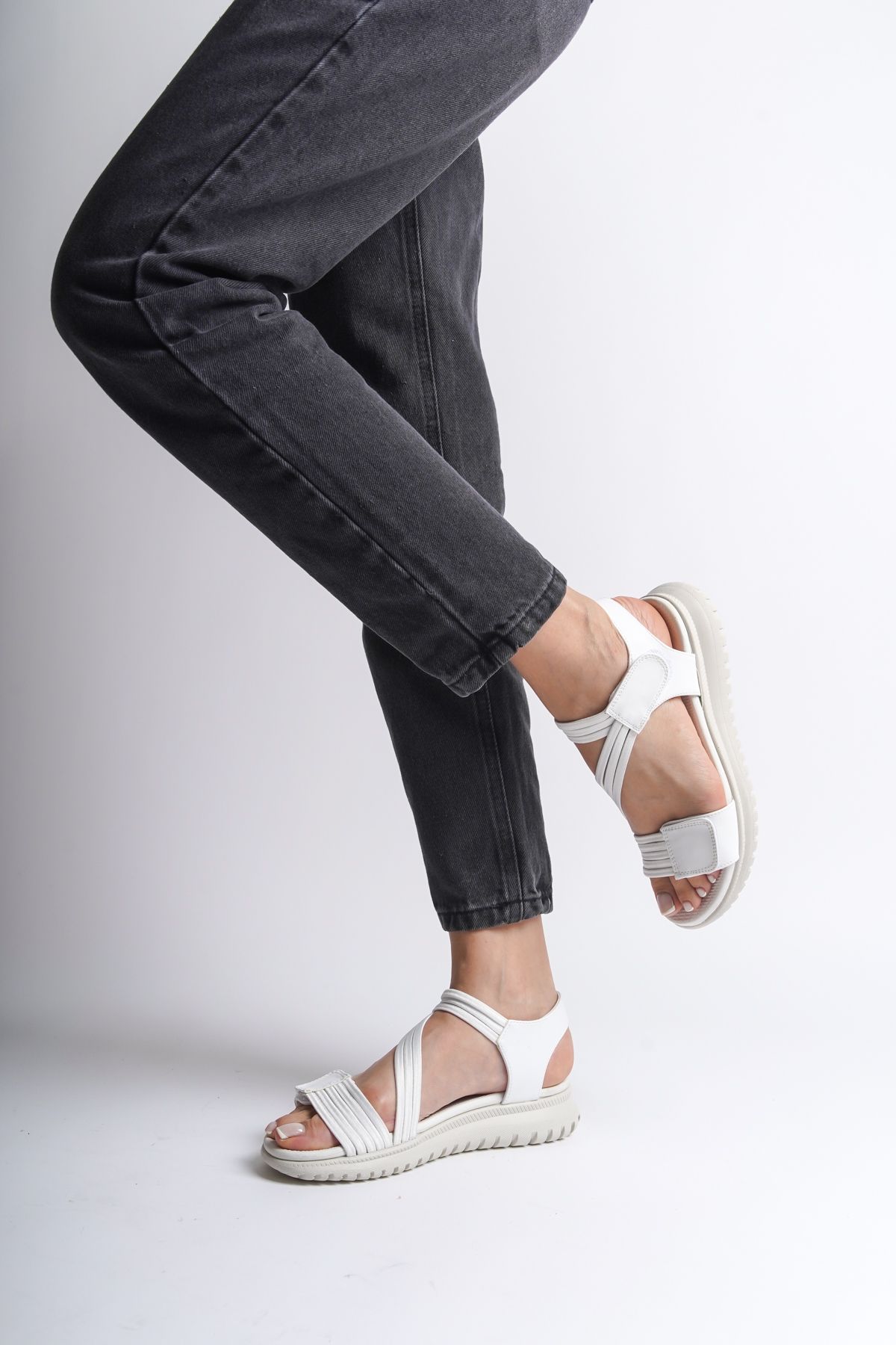 صندل سفید زنانه راحت اورجینال Capone Outfitters