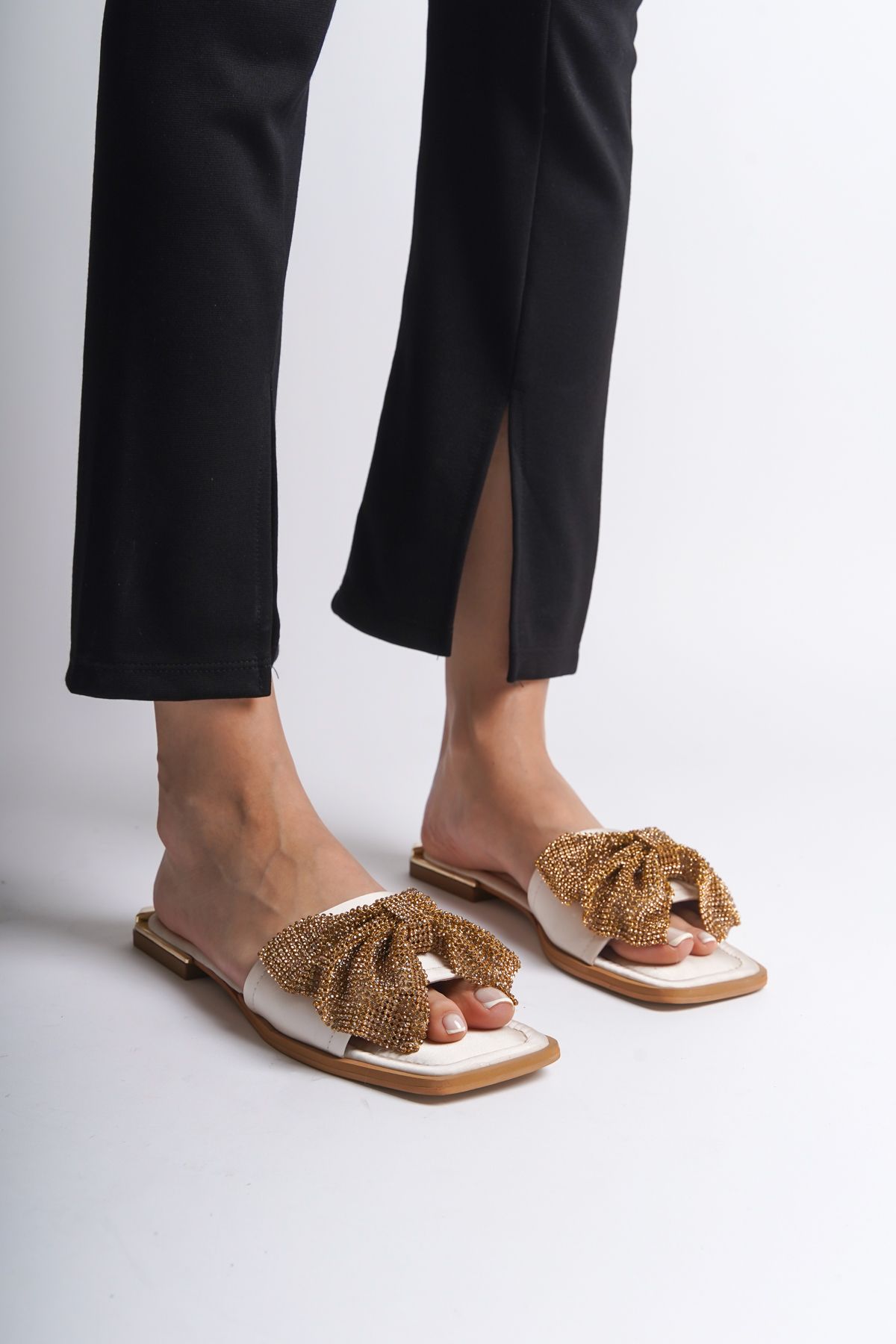 دمپایی نود زنانه پاشنه فلزی با ساتن بینی صاف Capone Outfitters