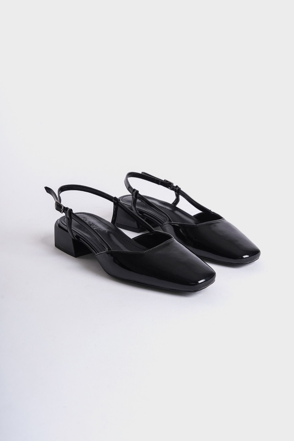 کفش پاشنه کلاسیک مشکی زنانه پشتی با های چرمی ضخیم Capone Outfitters