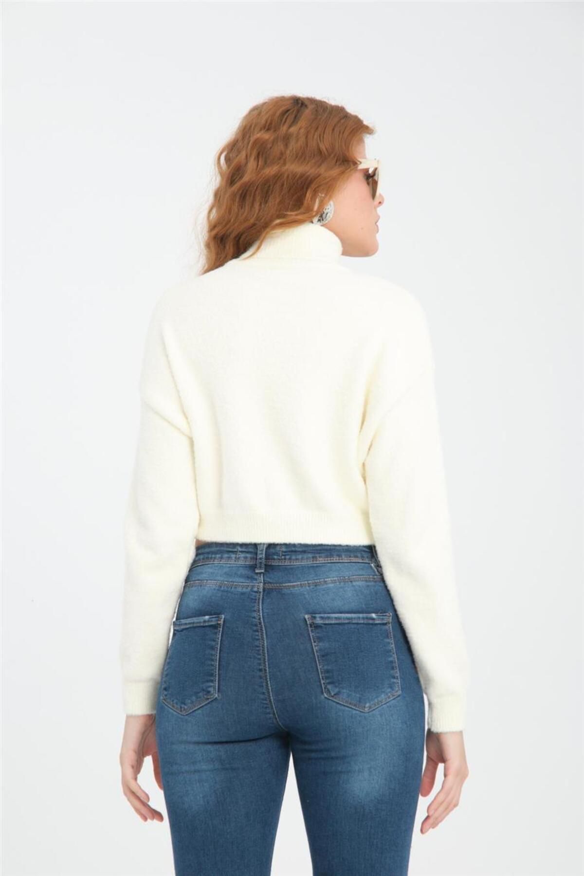 Moda Days-Women's White Cropped Turtleneck Sweater 6