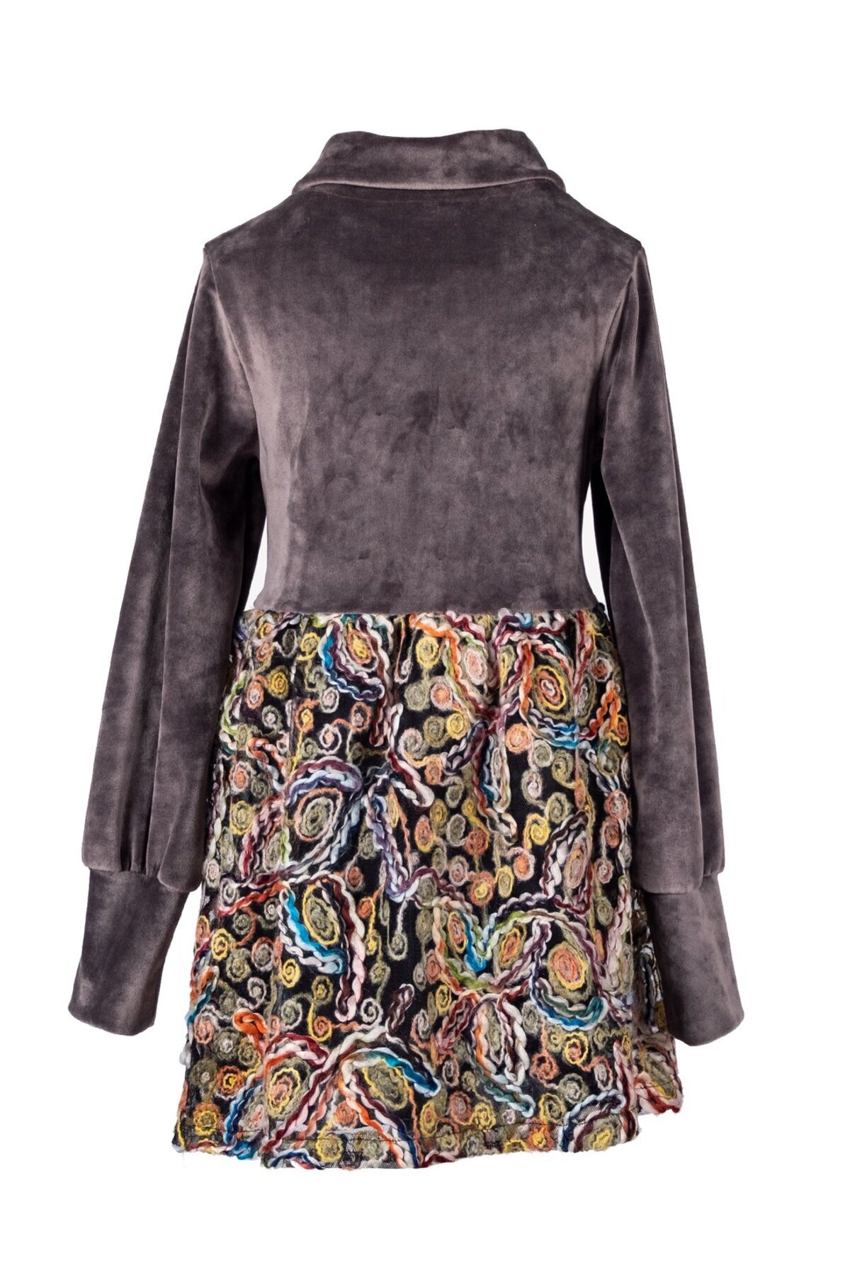 تنورة مصممة خصيصًا من الصوف المطرز بقماش مخملي محب...