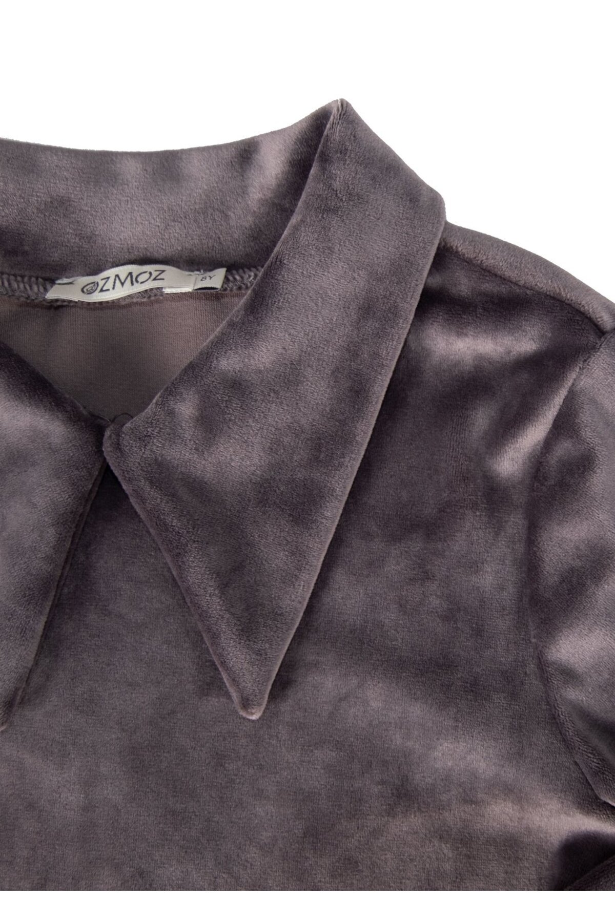 تنورة مصممة خصيصًا من الصوف المطرز بقماش مخملي محب...