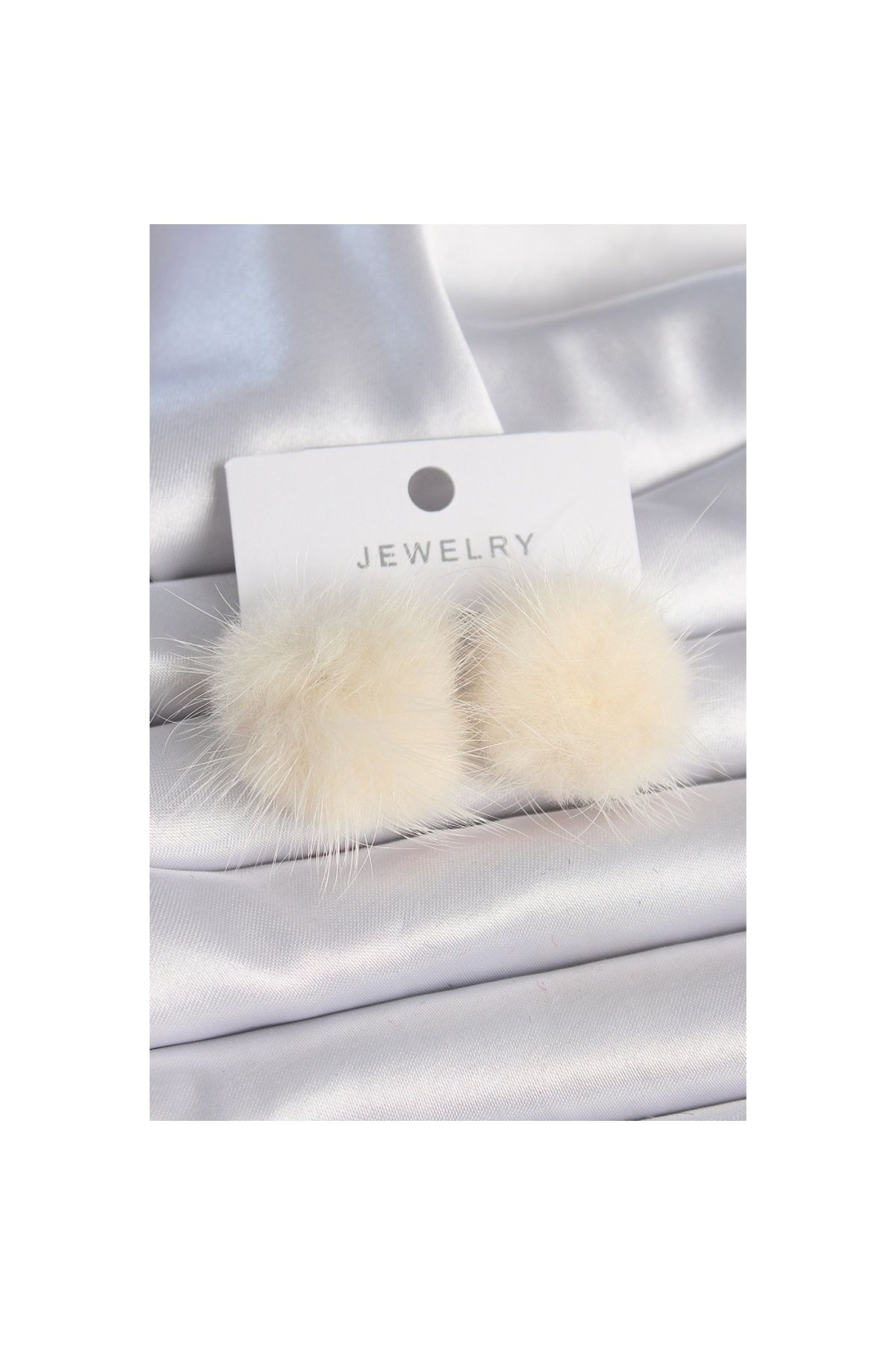 Skygo-Cream Color Feather Pompom Model Women's Earrings - Tj-Bkp9562 1