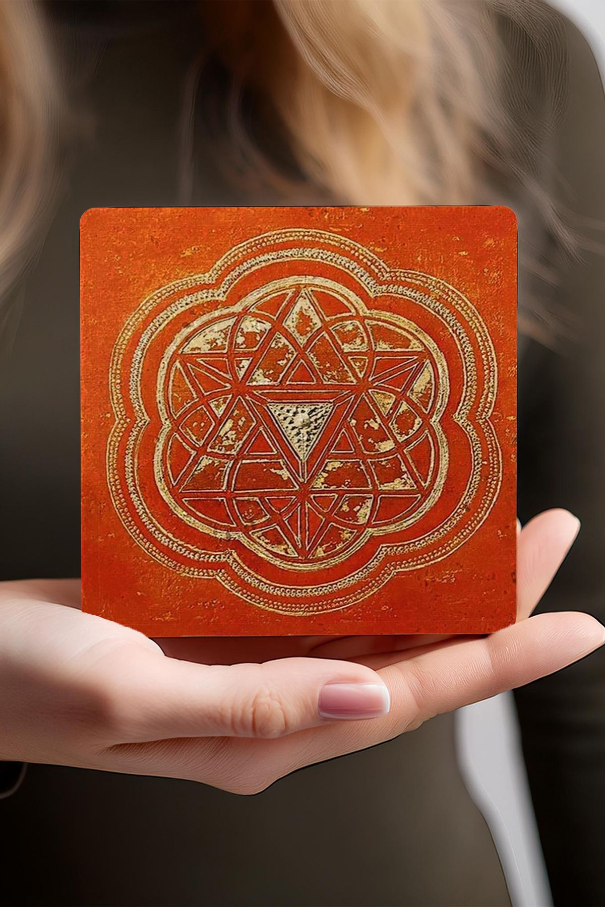 Pinecone-قاعدة أكواب من الحجر التجريدي بتصميم بسيط من Sri Yantra وMandala - مجموعة من 4 قاعدة واقية لسطح المكتب مقاس 10 × 10 سم 4