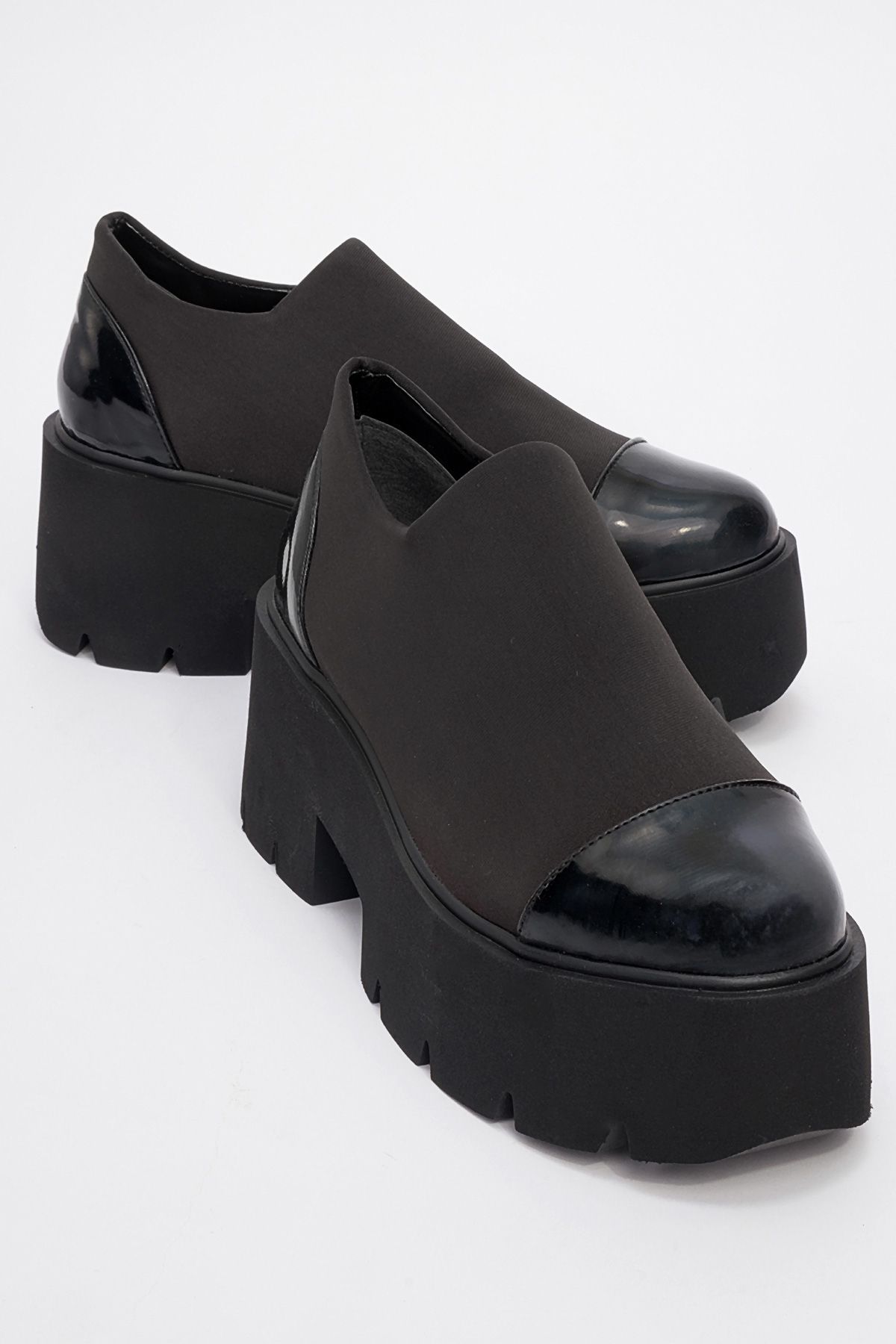 کفش راحتی زنانه زیره ضخیم چرمی سیاه اختراع GRENA luvishoes