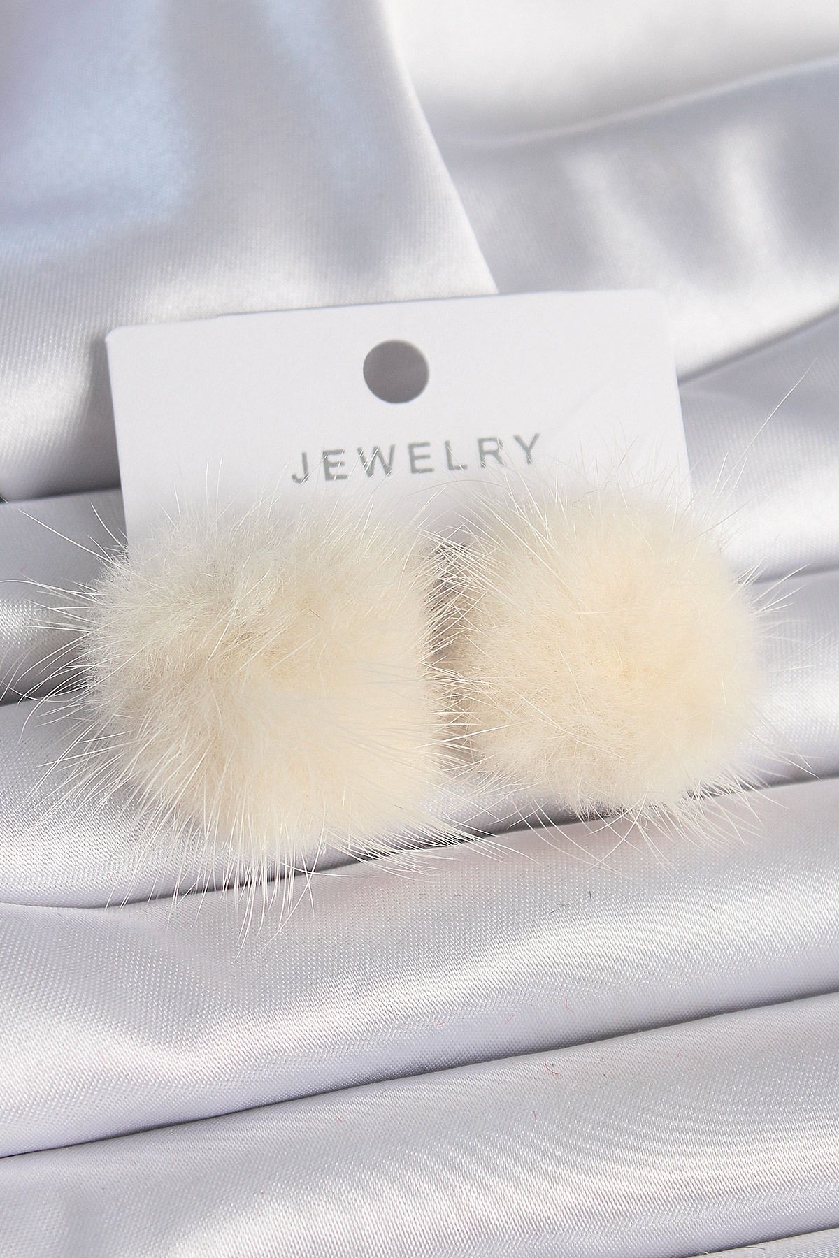 Skygo-Cream Color Feather Pompom Model Women's Earrings - Tj-Bkp9562 2