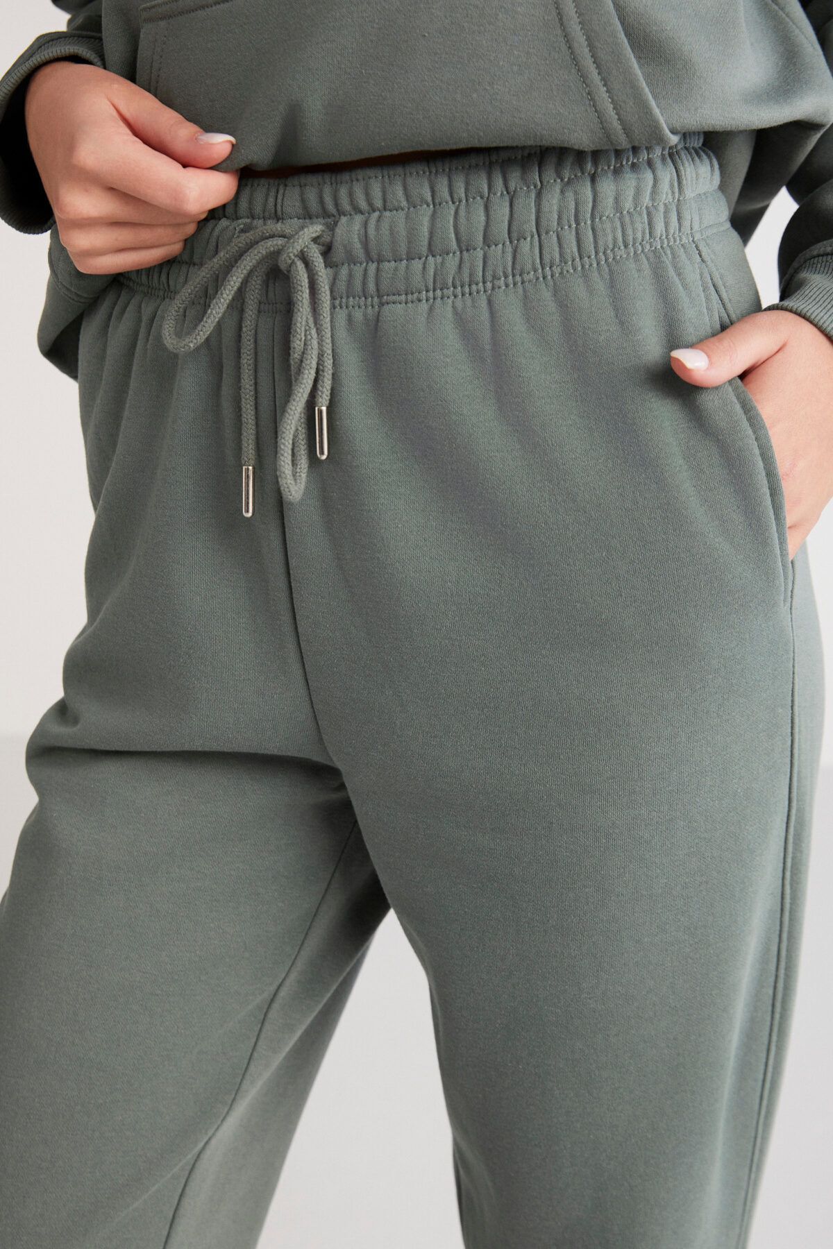 GRIMELANGE-MIRAI Weiche grüne Damen-Jogginghose mit Fleece-Innenseite 5