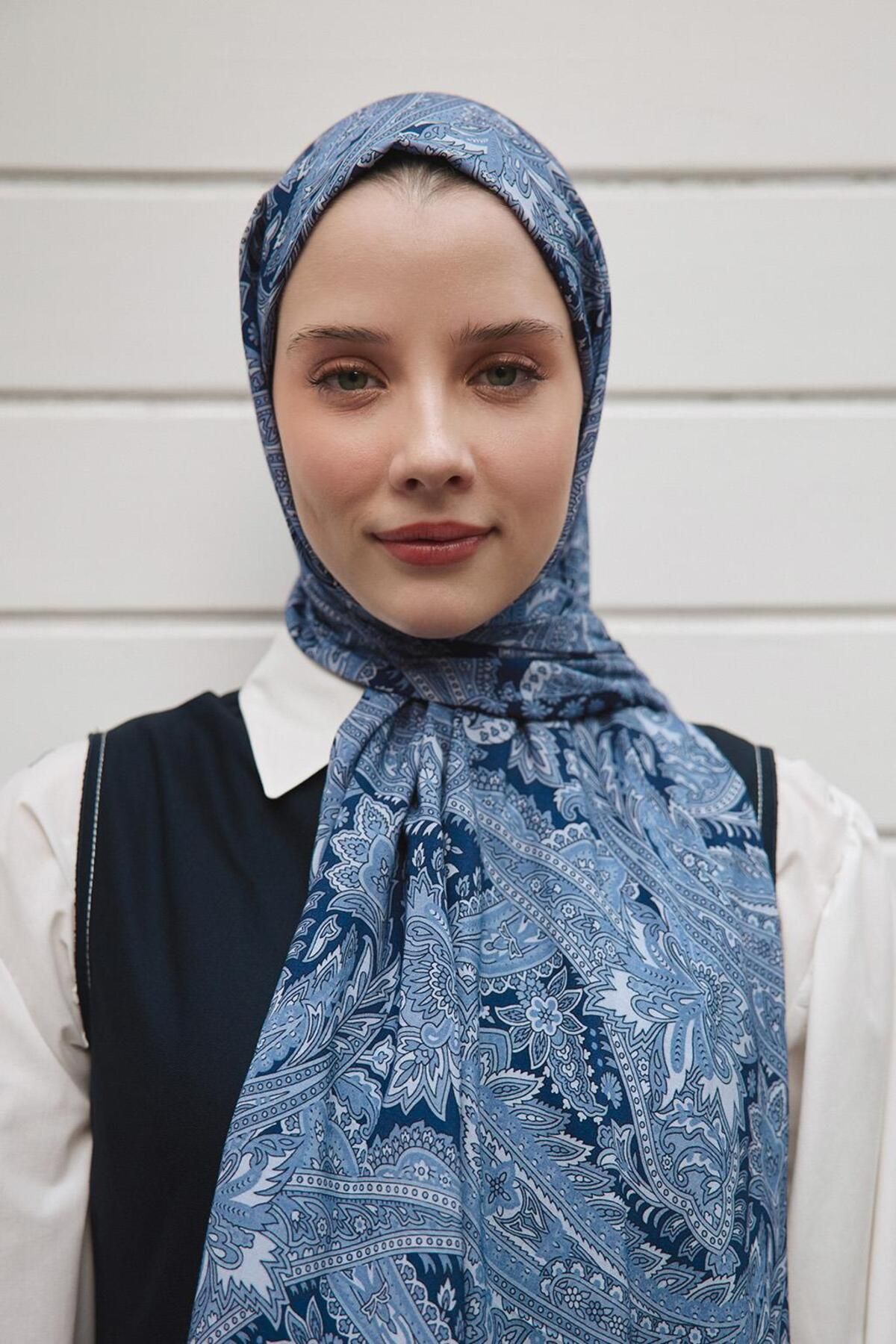 Qef-Neela Deluxe Shawl 2