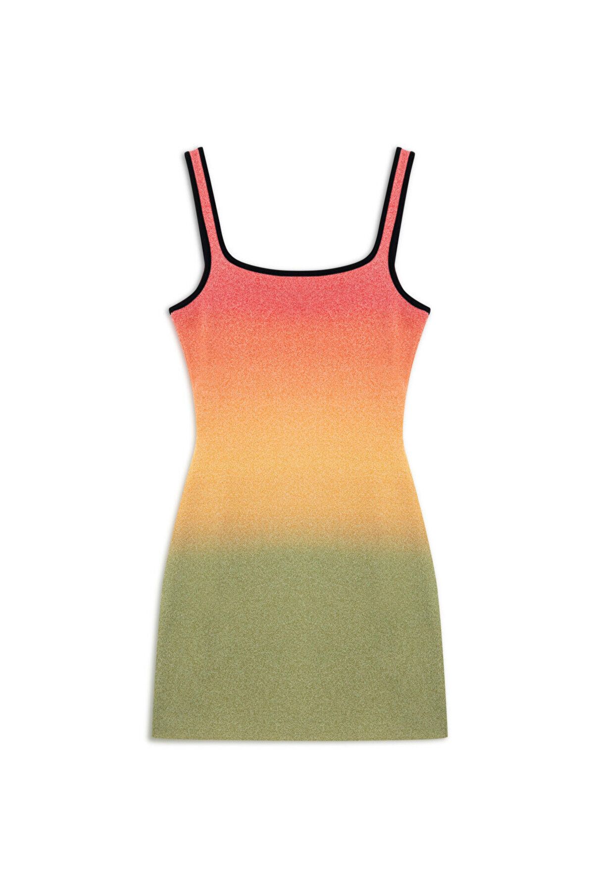 Twist-Gradient color passthrough dress 3