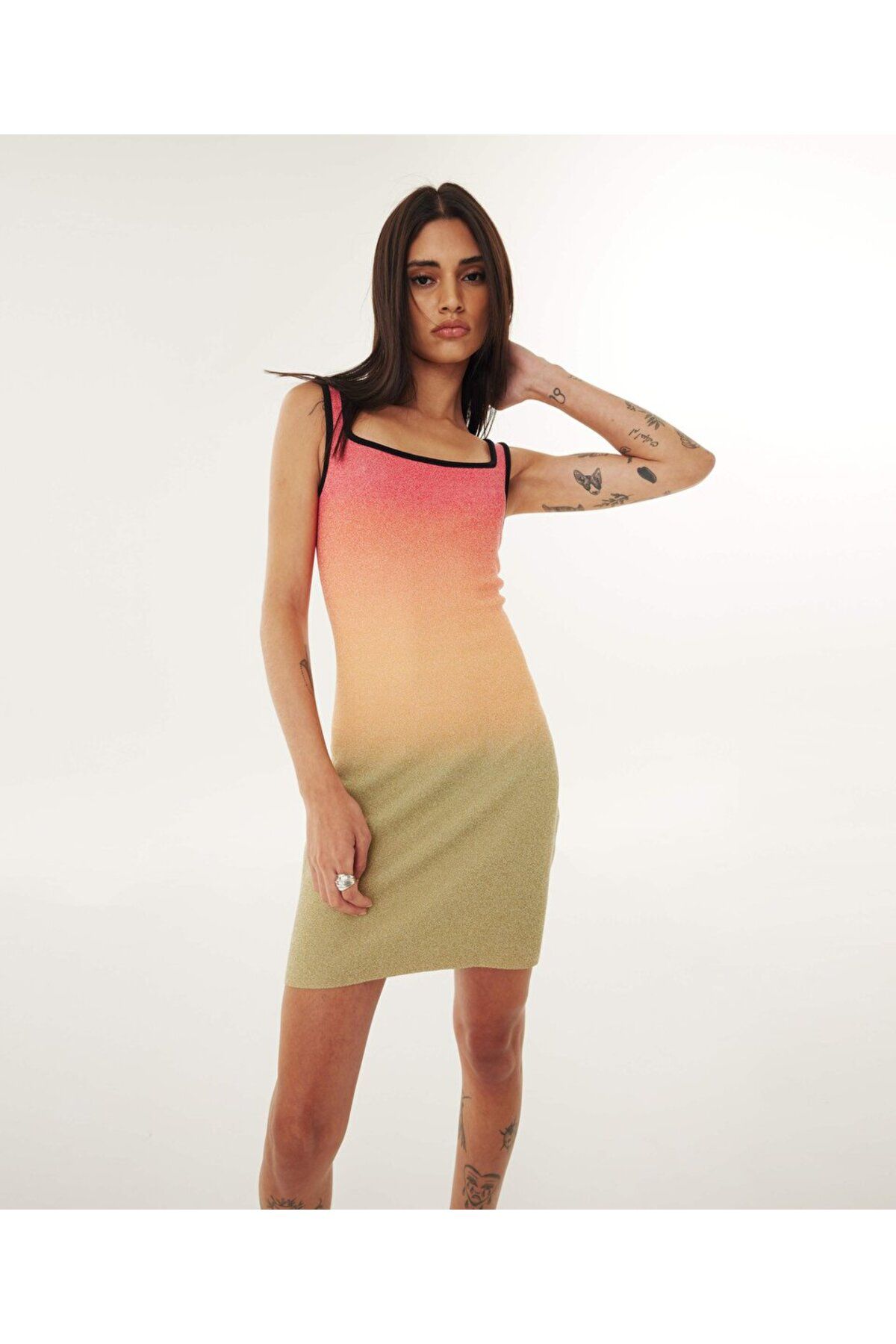 Twist-Gradient color passthrough dress 1