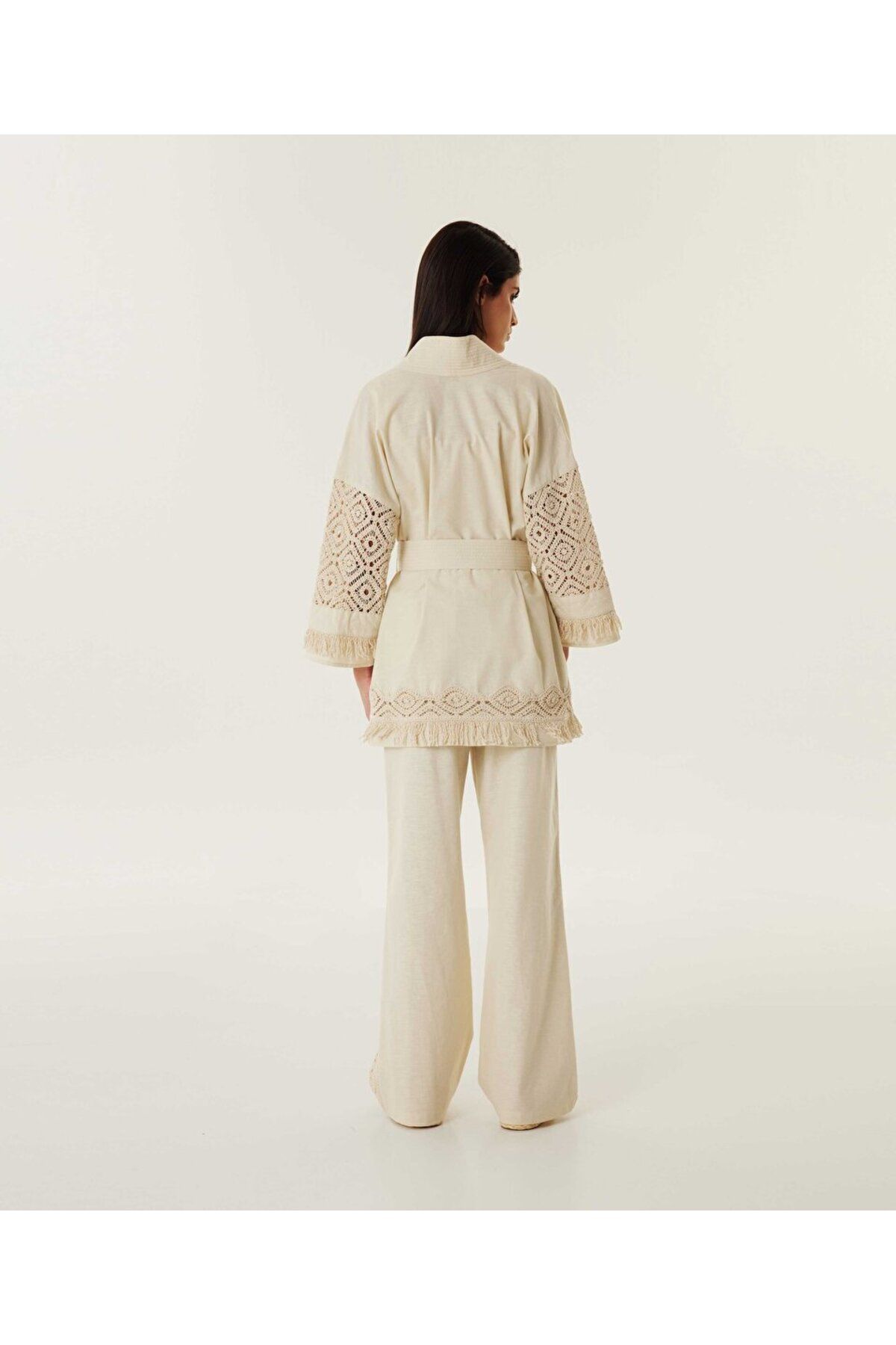 Twist-Crochet Mix Kimono - Stylish and Comfortable 5