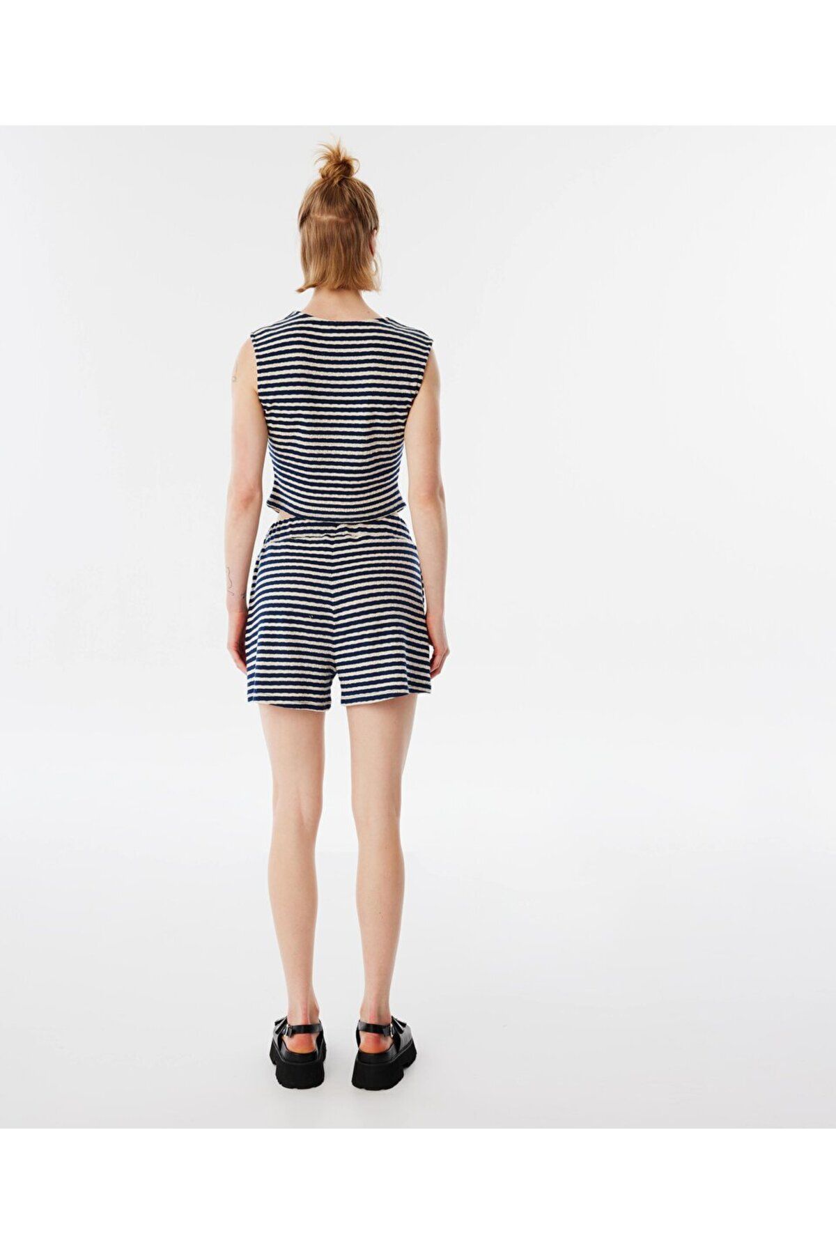 Twist-Orme Shorts - Stripe Pattern 3