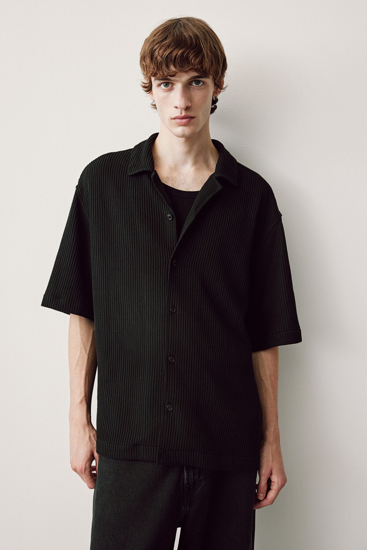 پیراهن / بلوز دکمه دار مشکی مردانه یقه ریبانالی متناسب H M H&M