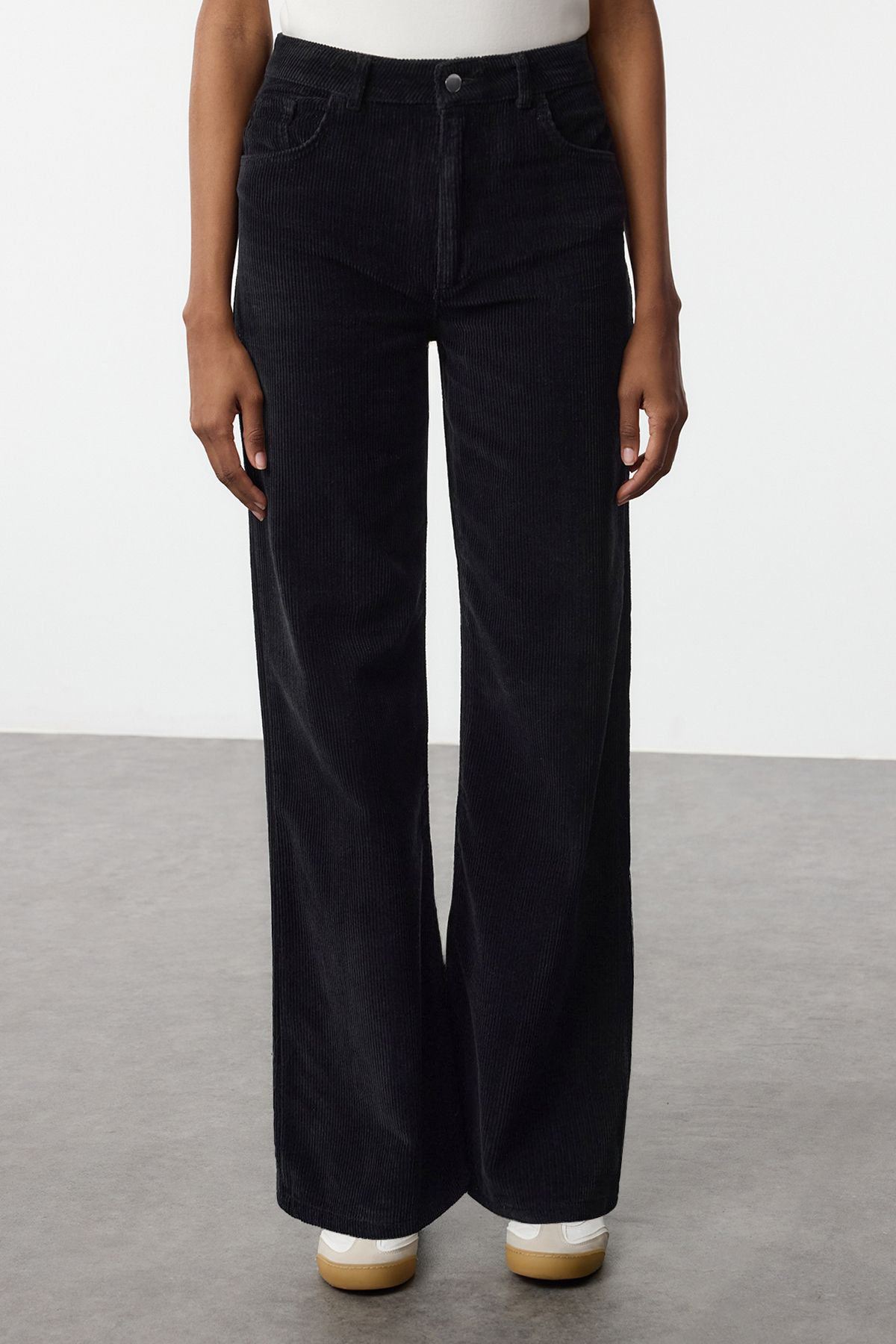 Trendyolmilla  Siyah Kadife Straight/Düz Kesim Dokuma Pantolon TWOAW25PL00104 - Görsel 3