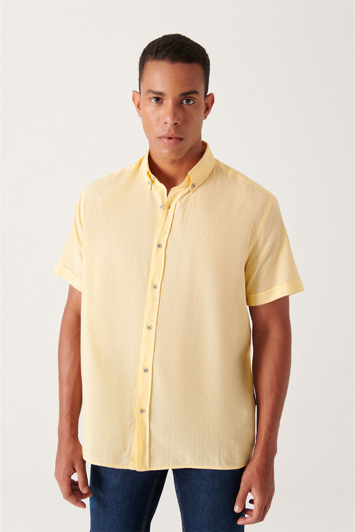 Avva-Men's Yellow Buttoned Collar 100% Cotton Thin Short Sleeve Shirt E 002210 1