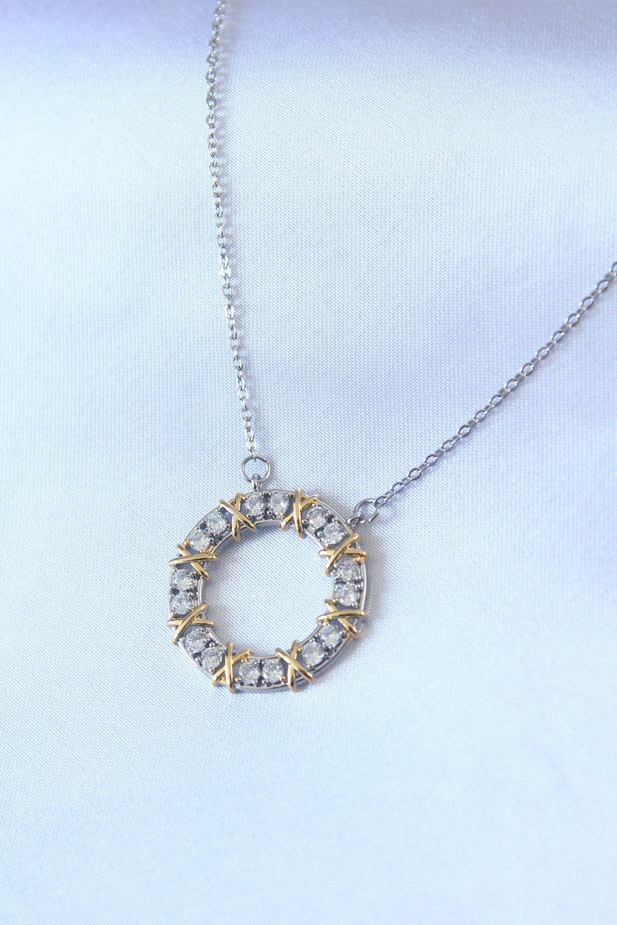 KfksStore 316L Çelik Gümüş Renk Zirkon Taşlı Gold Detay Xoxo Kadın Kolye