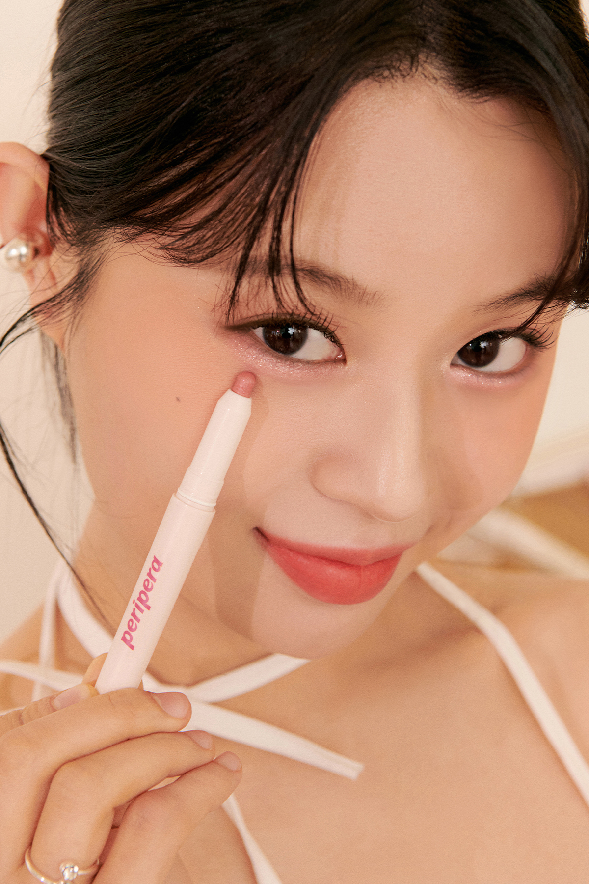 Çift Taraflı Kapatıcı ve Işıltılı Kalem Far PERIPERA Sugar Twinkle Duo Eye Stick (05 Frozen Pink) — صورتی 6550 — تصویر 9 از 9