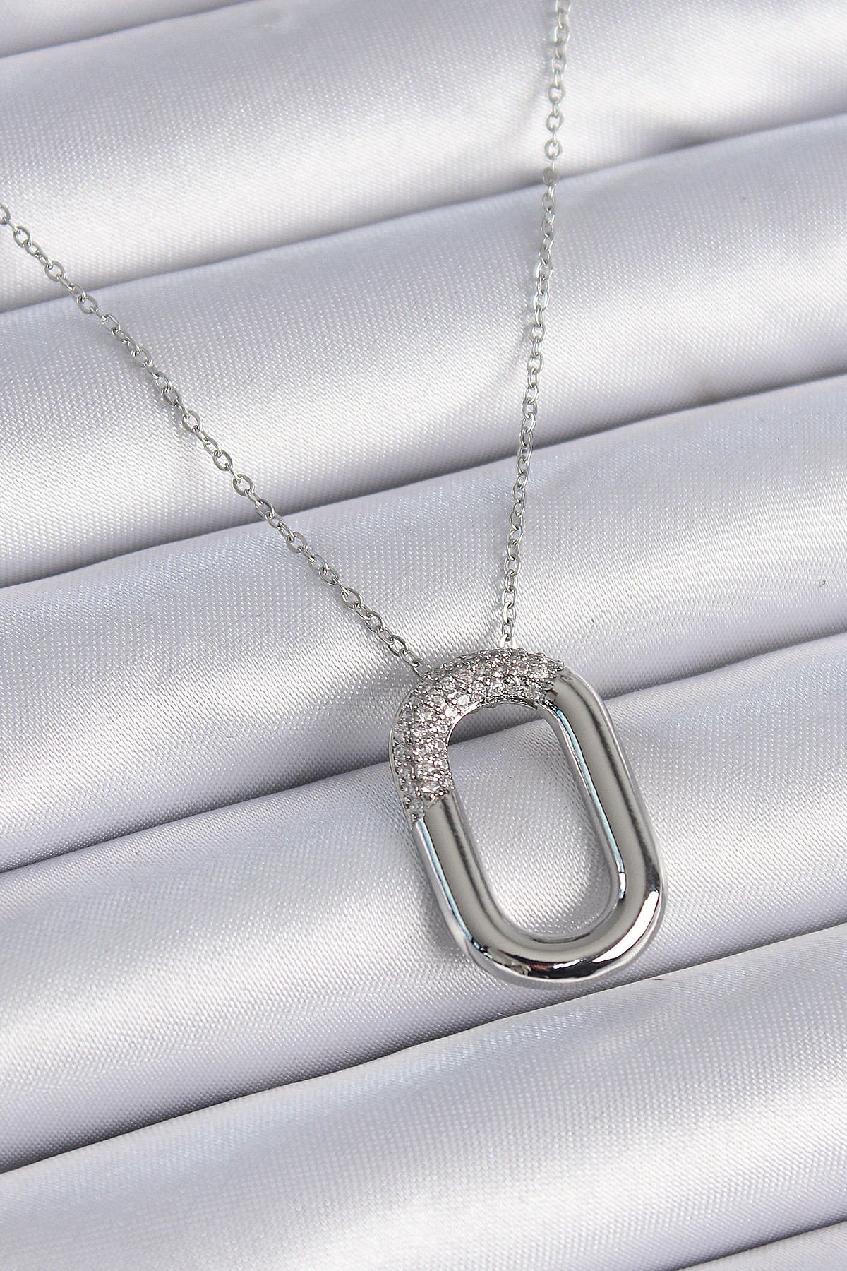 MMB Boutique 316L Çelik Zincir Gümüş Renk Zirkon Taşlı Oval Halka Model Kadın Kolye
