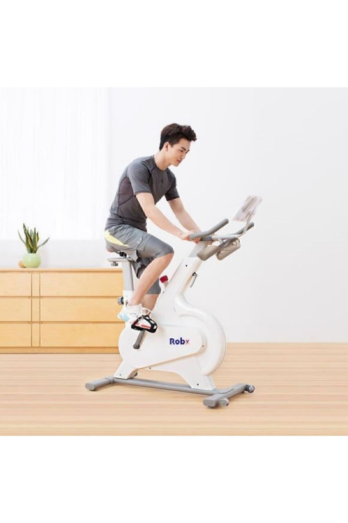 E1 Smart Spin Bike Kondisyon Bisikleti 100 Kademe Manyetik Sürüş Kontrol Sistemi