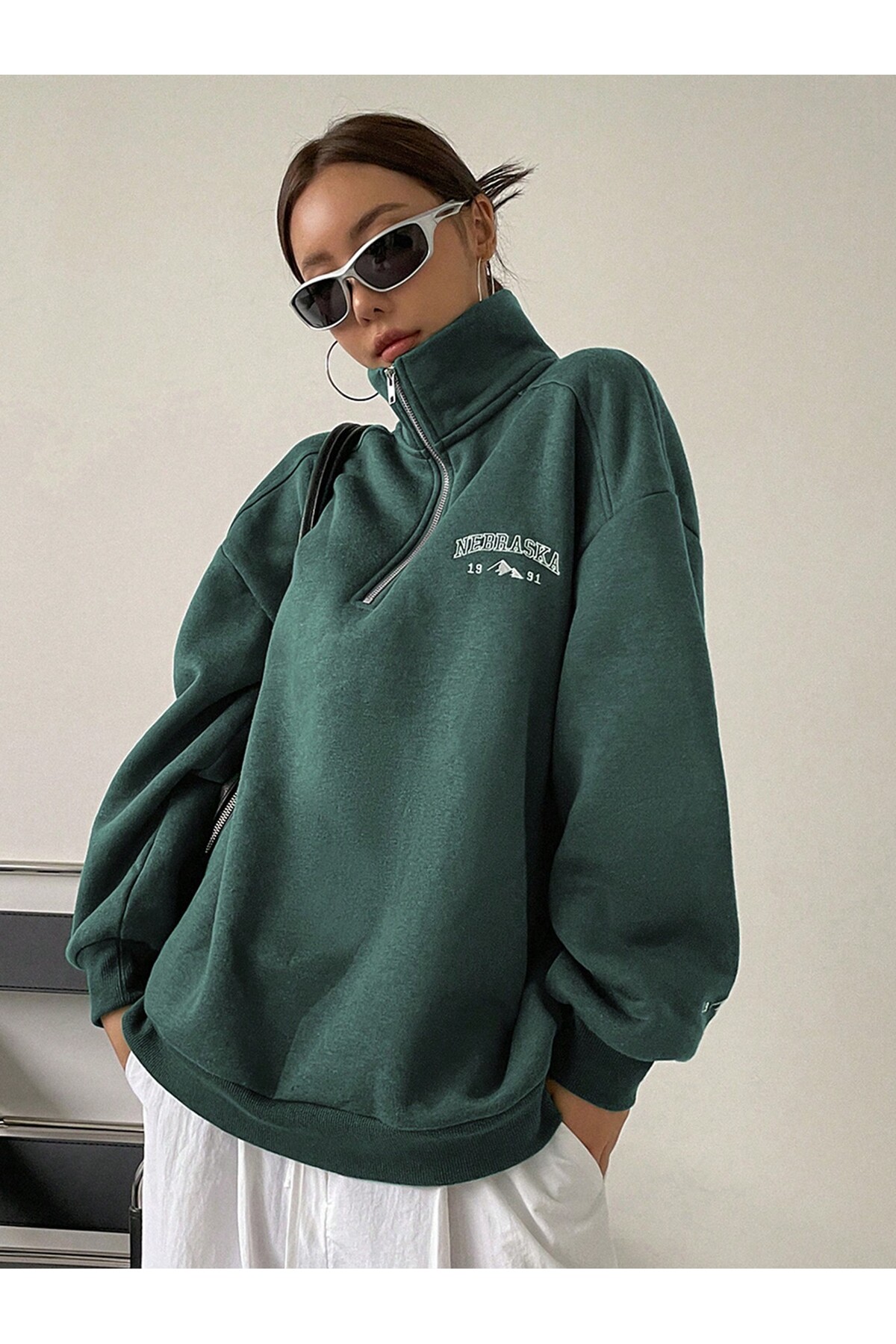 MODARİCH Nebraska 1991 Yarım Fermuarlı Sweatshirt - Nefti Yeşil Baskılı Oversize Dik Yaka görsel 2