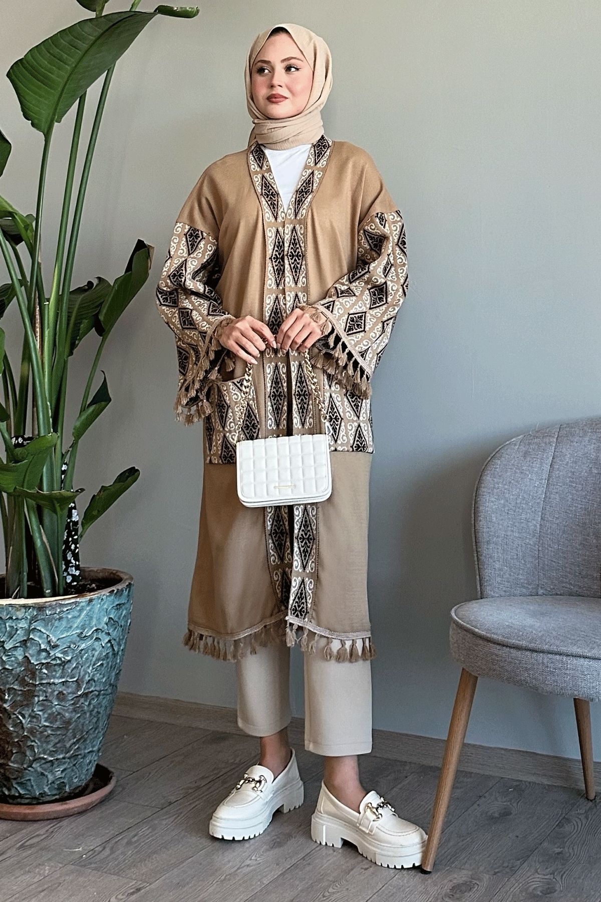 InStyle-Ethnic Pattern Tasseled Beige Kimono 3