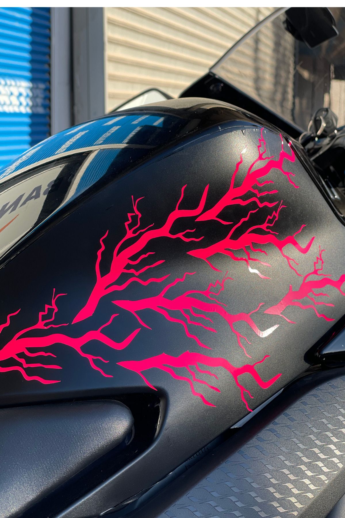 Banxtre-Neon Pink Lightning Lightning Sticker Sticker Set for Motor and Helmet (8 Pieces) 2