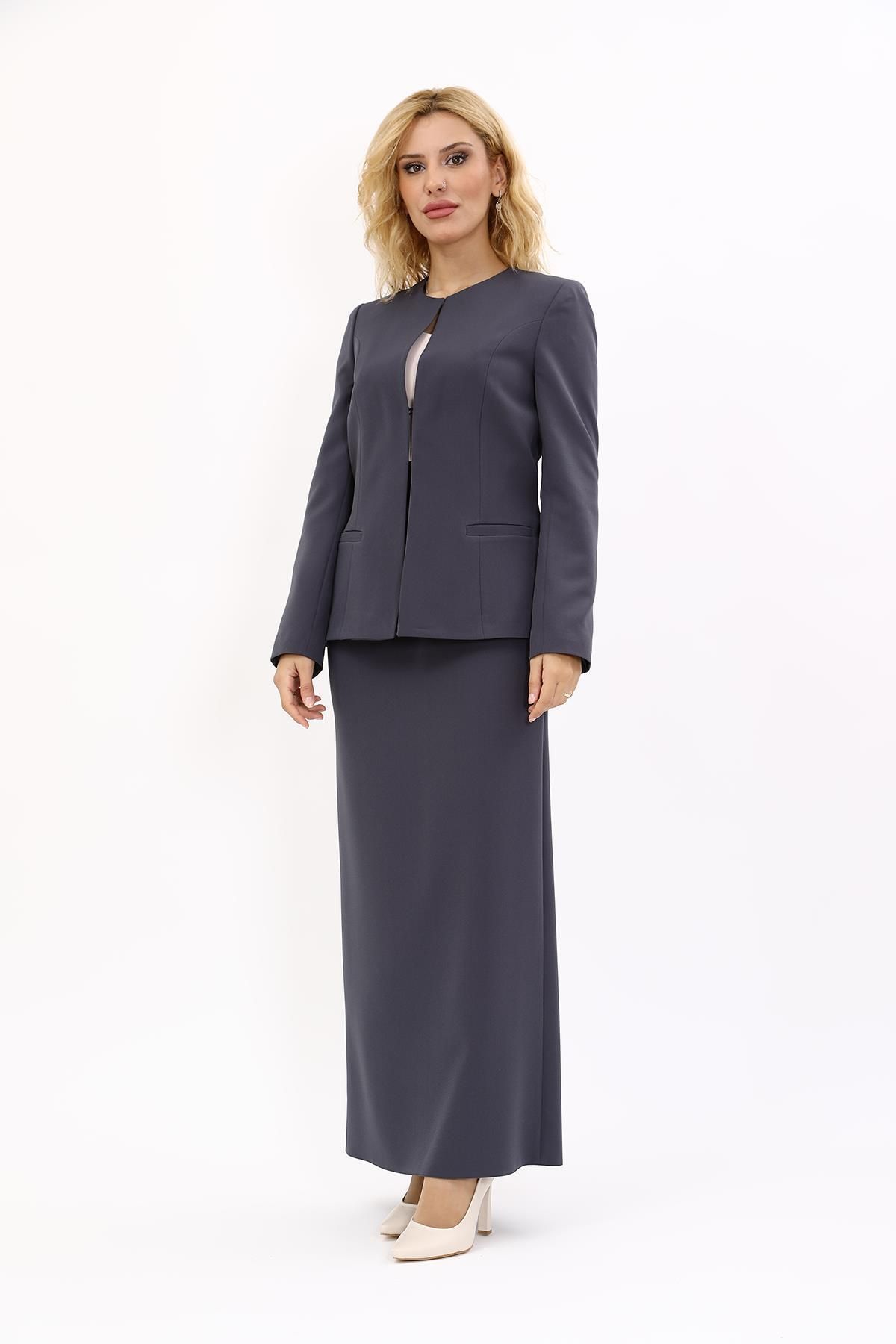ÖNDER ÖZSOY-Set de haine lungi și fuste creion cu guler oval de culoare afumată 1