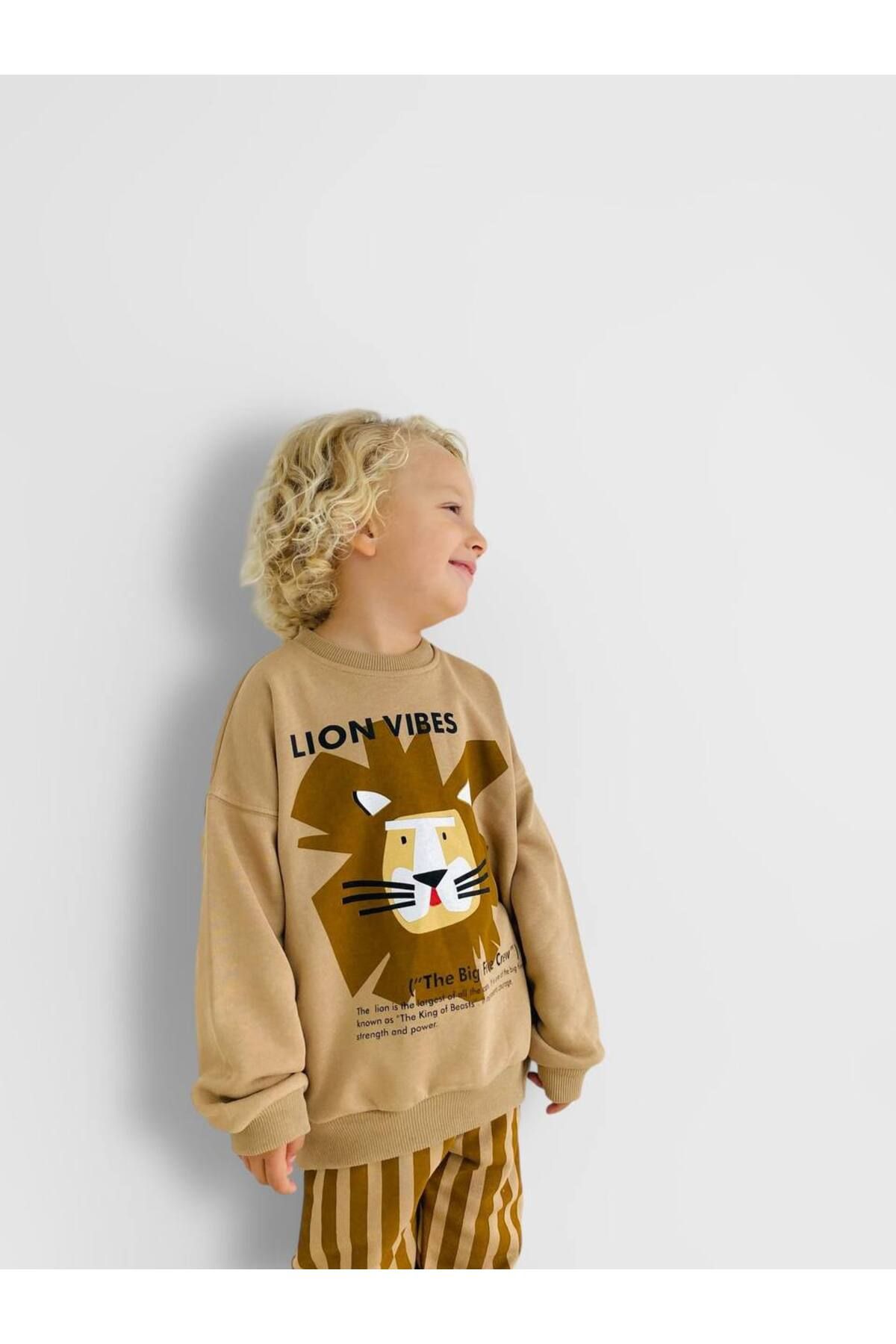 momchi-Lion Vibes Beige Kids Tracksuit Set with Lion Figure - Comfortable Wear Bottom and Top Combination 3