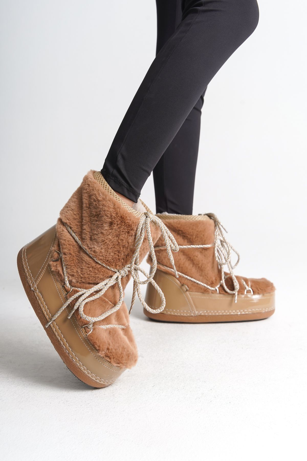 Capone Outfitters-Damen-Schneestiefel mit runder Zehenpartie und dicker Sohle aus Fell 5