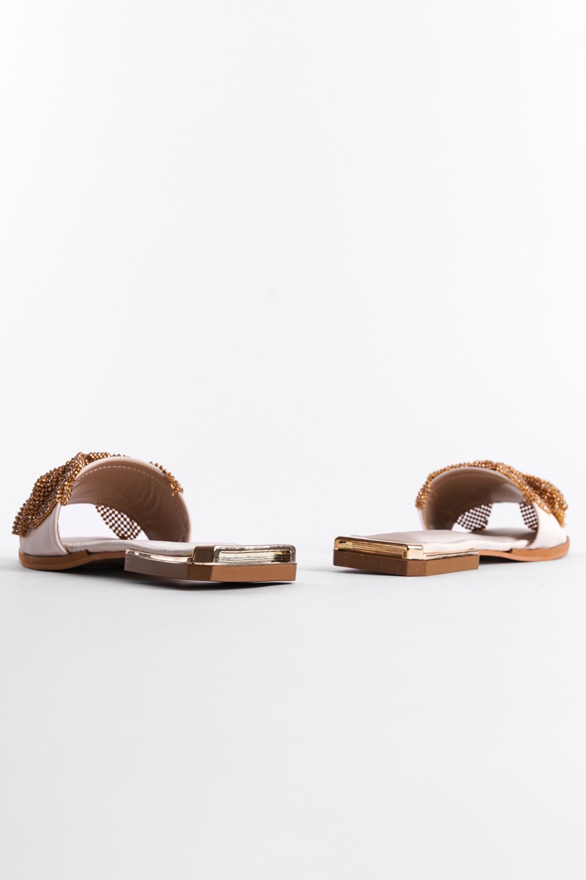 دمپایی نود زنانه پاشنه فلزی با ساتن بینی صاف Capone Outfitters