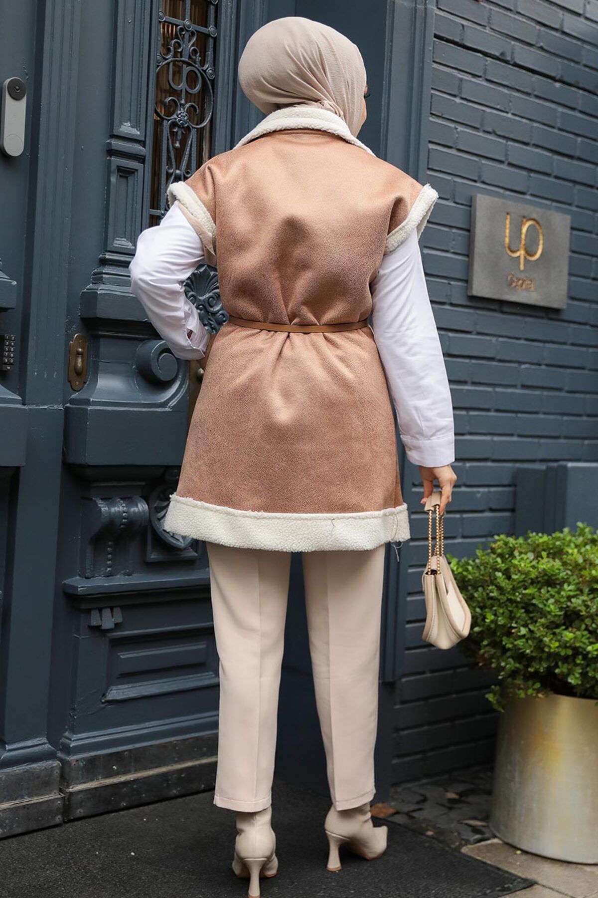 Neva Style-Furry Tan Hijab Vest 61421Tb 3