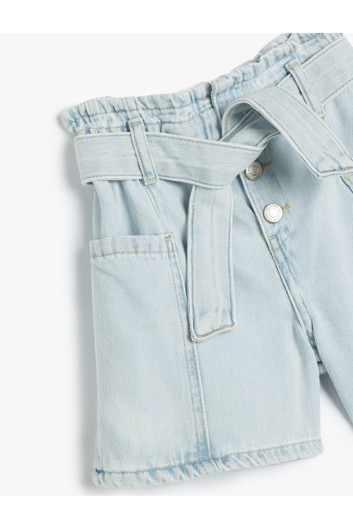 Koton-Pantaloni scurți din denim din bumbac - Detaliu buzunare și curea, talie elastică 3