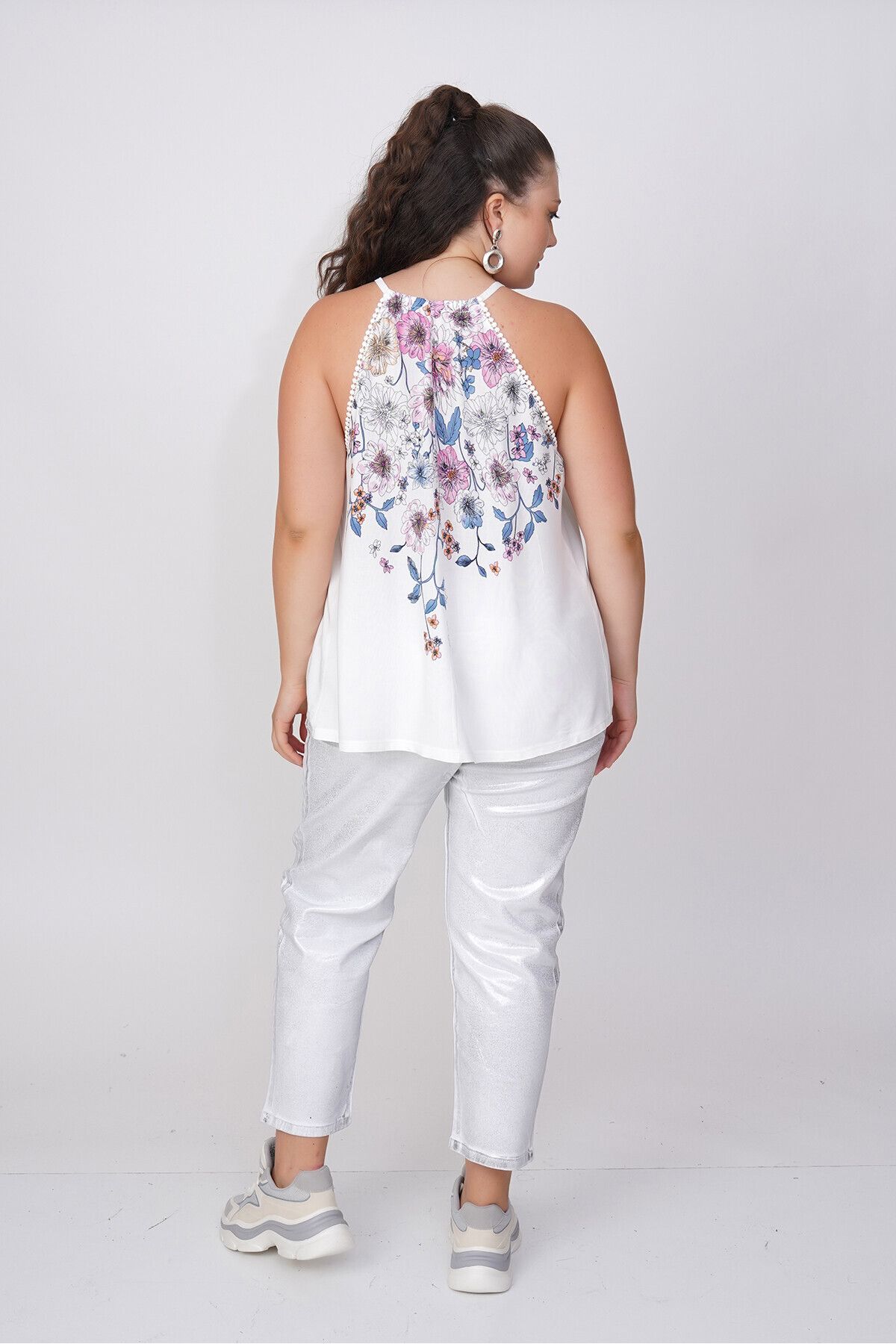 Büyük Moda-Floral Patterned Halter Neck Blouse 4