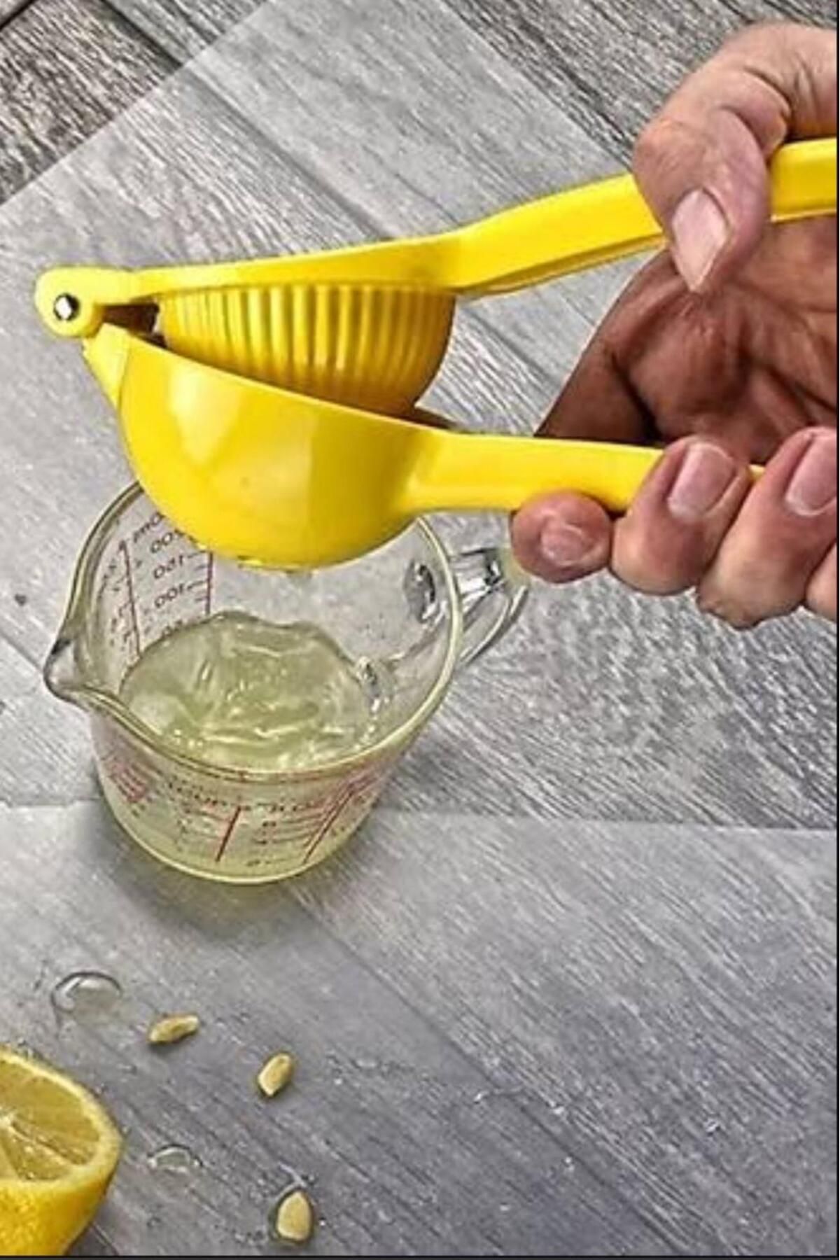 Bayev-2 Pieces Plastic Hand Squeezed Lemon Squeezer - Squeezing to Citrus 2