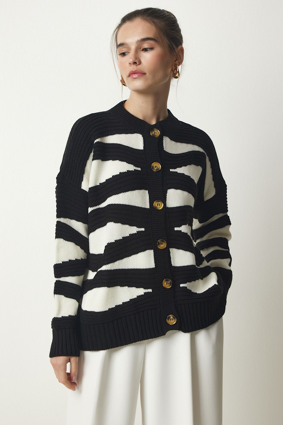 Lovelyİstanbul-Black Patterned Knitwear Cardigan - Buttoned, Lyu0013 1