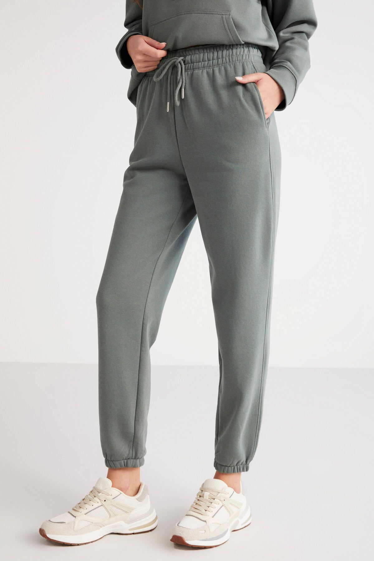 GRIMELANGE-MIRAI Weiche grüne Damen-Jogginghose mit Fleece-Innenseite 3