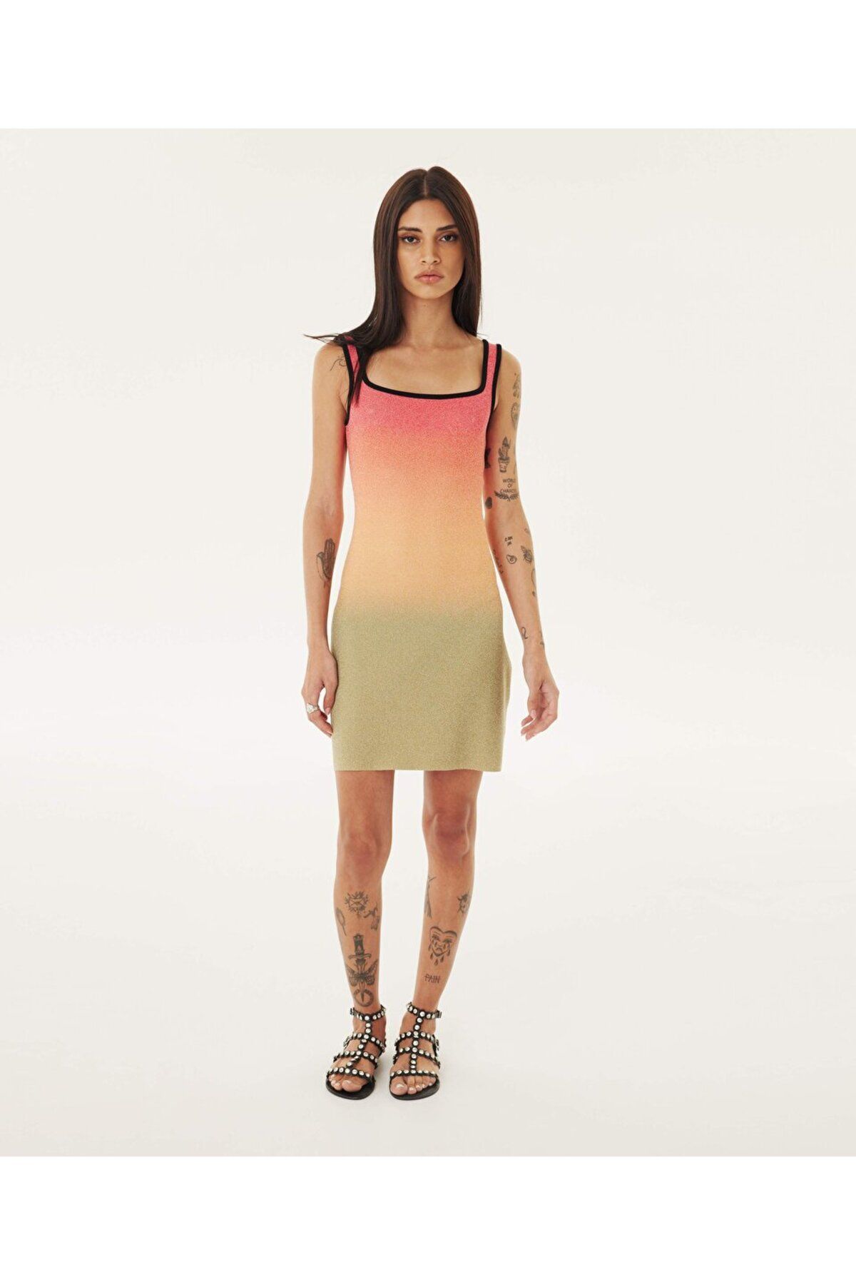 Twist-Gradient color passthrough dress 2