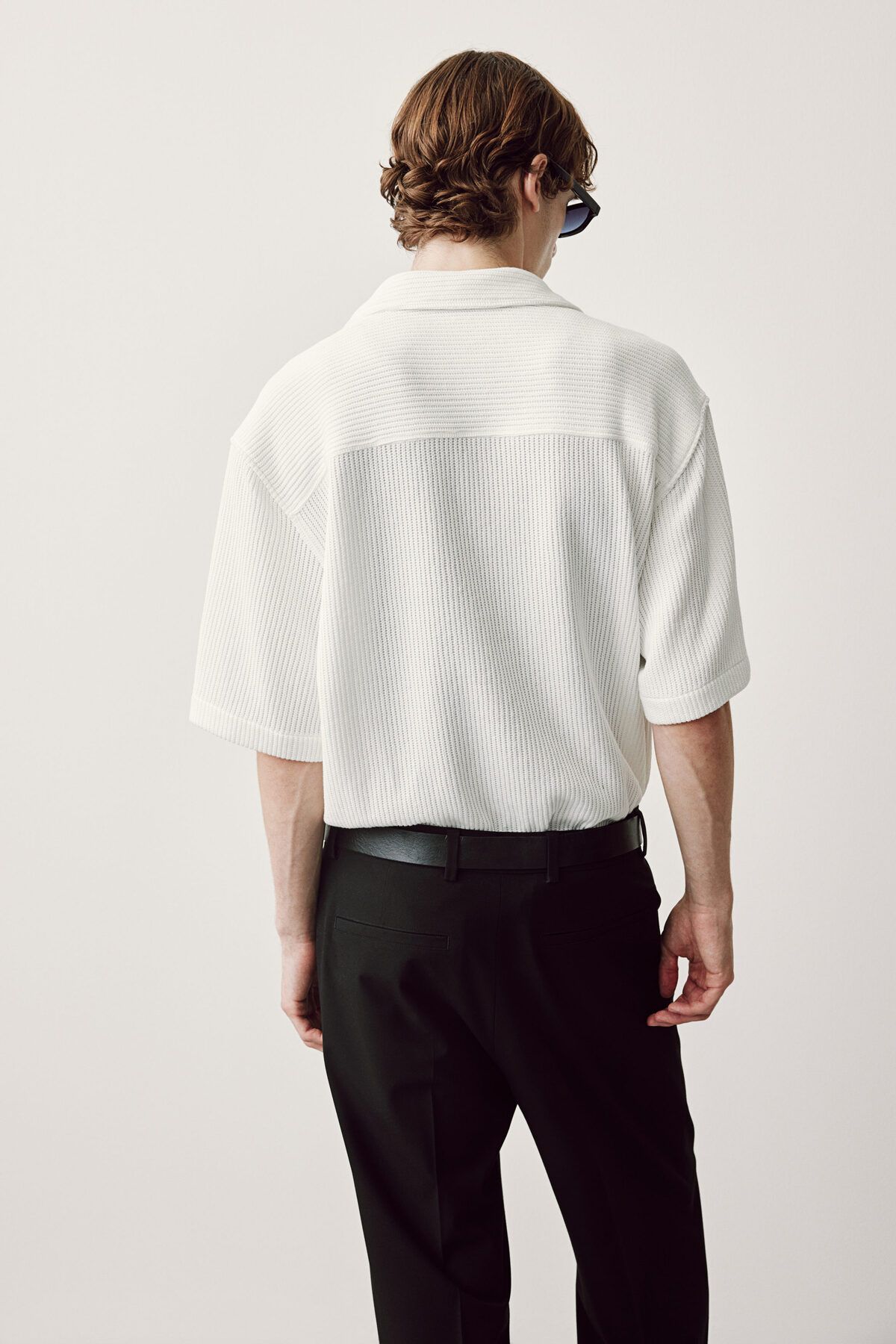 پیراهن / بلوز دکمه دار سفید مردانه یقه ریبانالی متناسب H M H&M