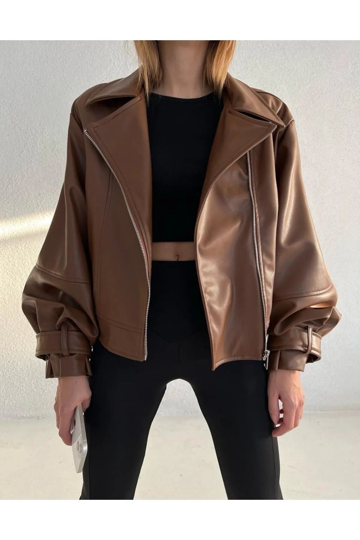 https://cdn.dsmcdn.com/ty1591/product/media/images/prod/PIM/20241022/06/2fc7a314-9021-4526-8e24-ca19a2f37433/1_org_zoom.jpg