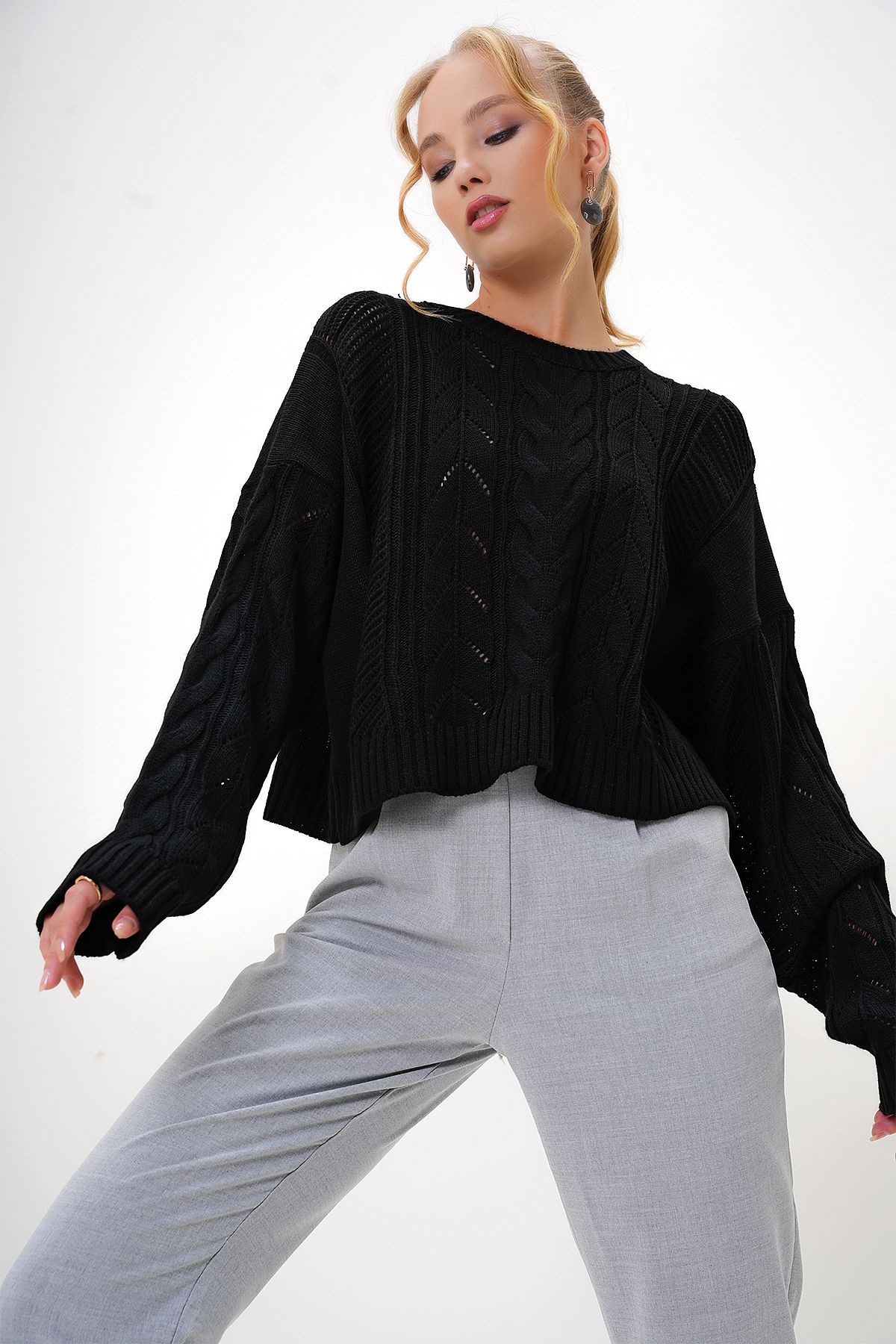 Trend Alaçatı Stili Pulover Crop De Damă, Negru, Cu Gât Crew, Cu Model Picior De Gală Femeie - Standard