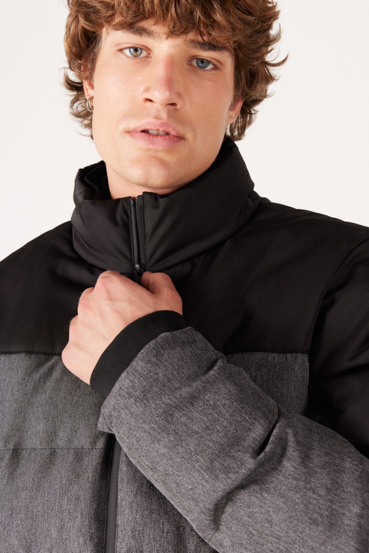 کاپشن مشکی مردانه سیاه به طور منظم مناسب برش طبیعی قائم یقه و سفید تورم خاکستری Wrangler