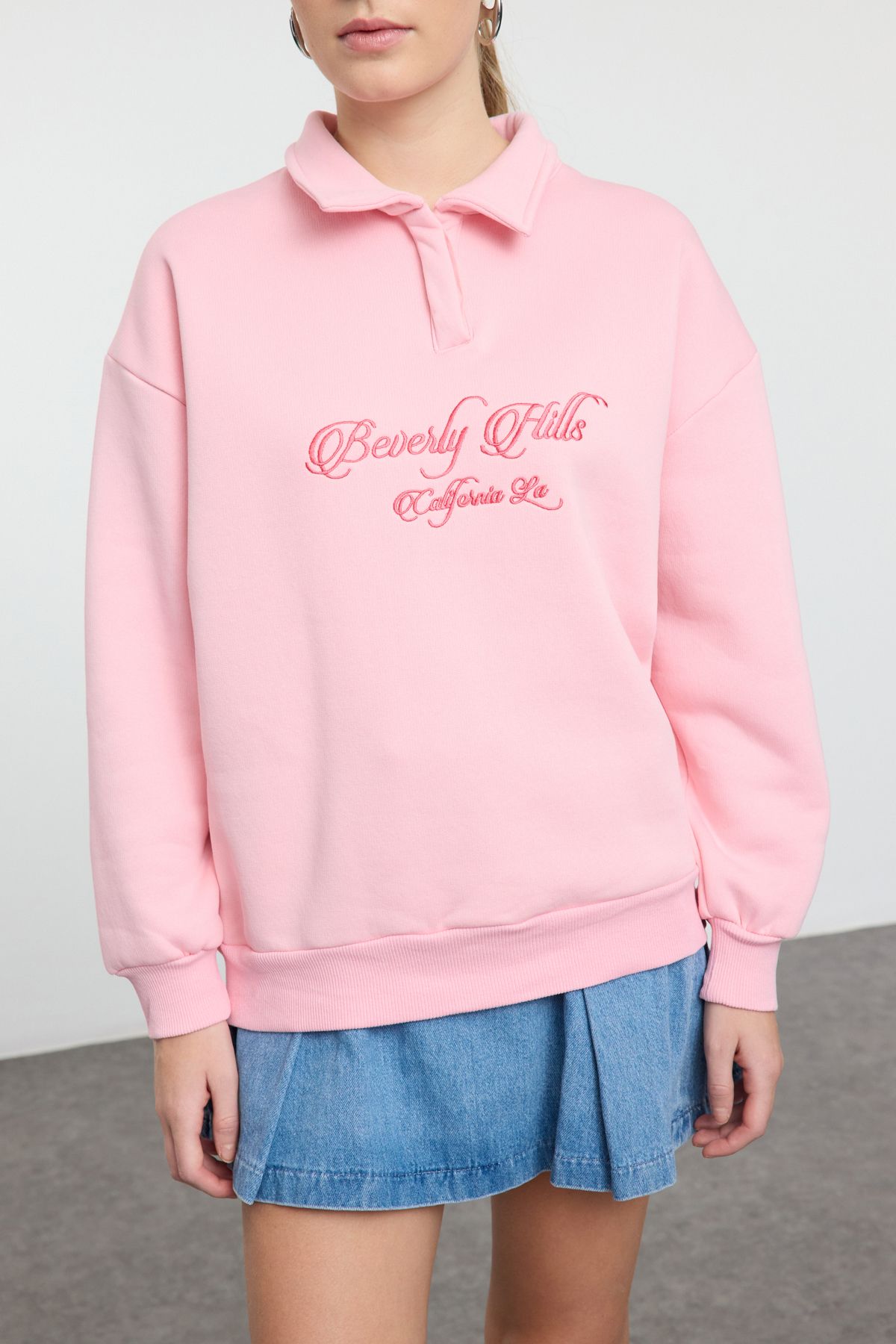 Trendyol Collection-Light Pink Embroidered Shirt Collar Sweatshirt - Regular Fit, Thick Inside, Fleece Twoaw24Sw00182 3